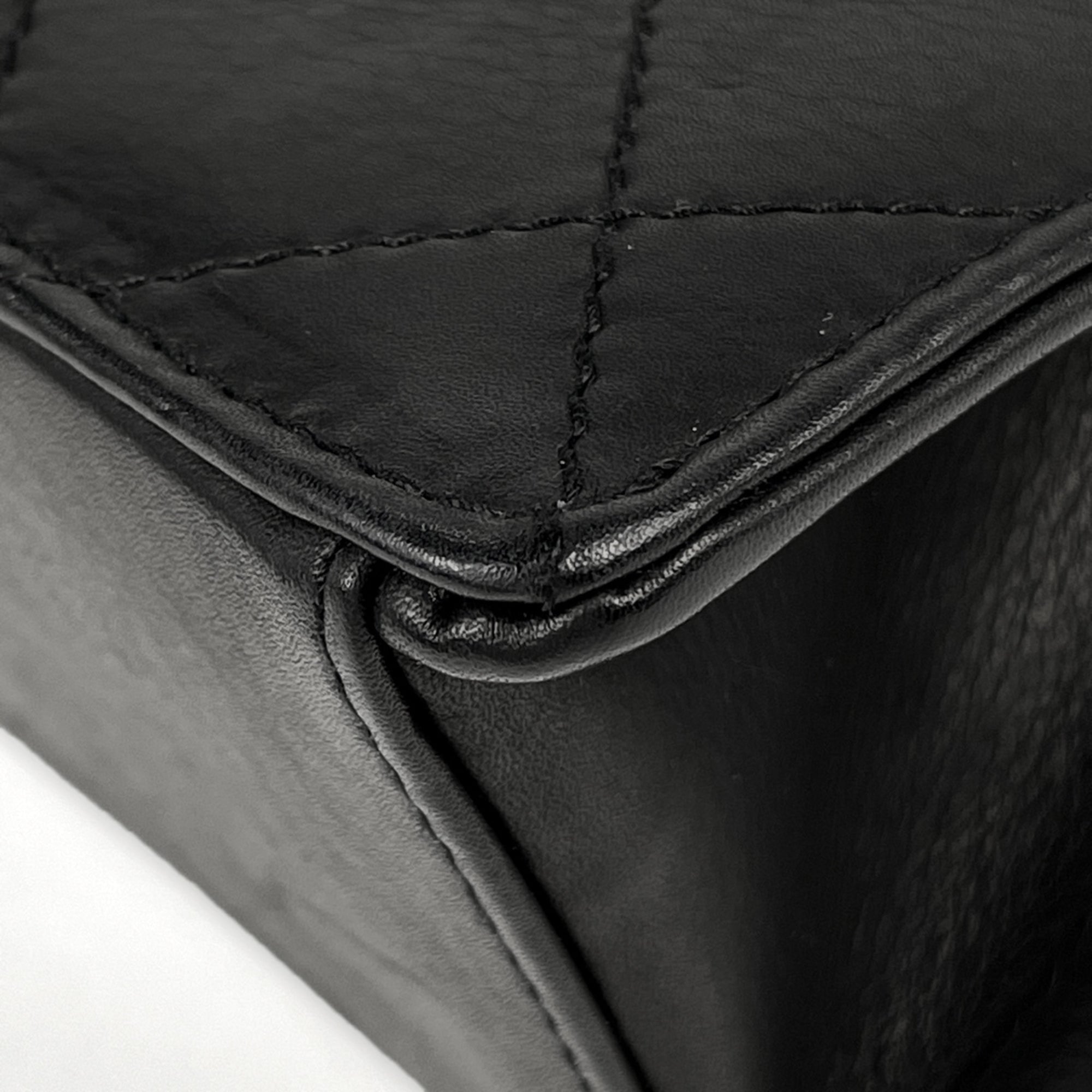 Chanel Matelasse Black Leather Handbag (Pre-Owned)