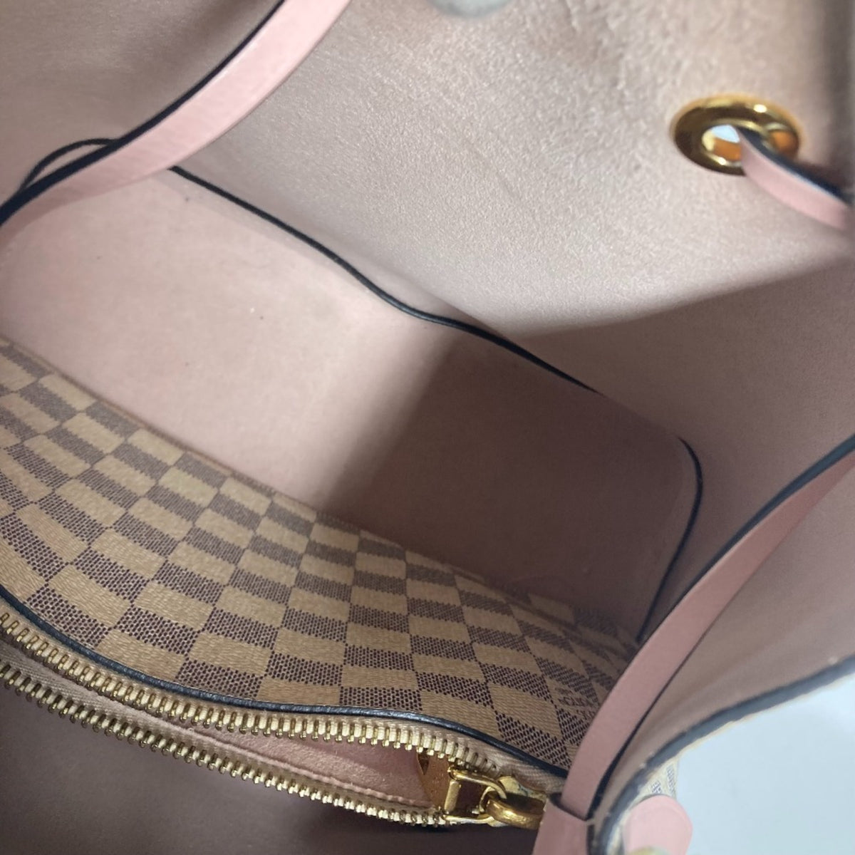 Louis Vuitton Damier Azur Pink White Damier Azur Shoulder Bag (Pre-Owned)