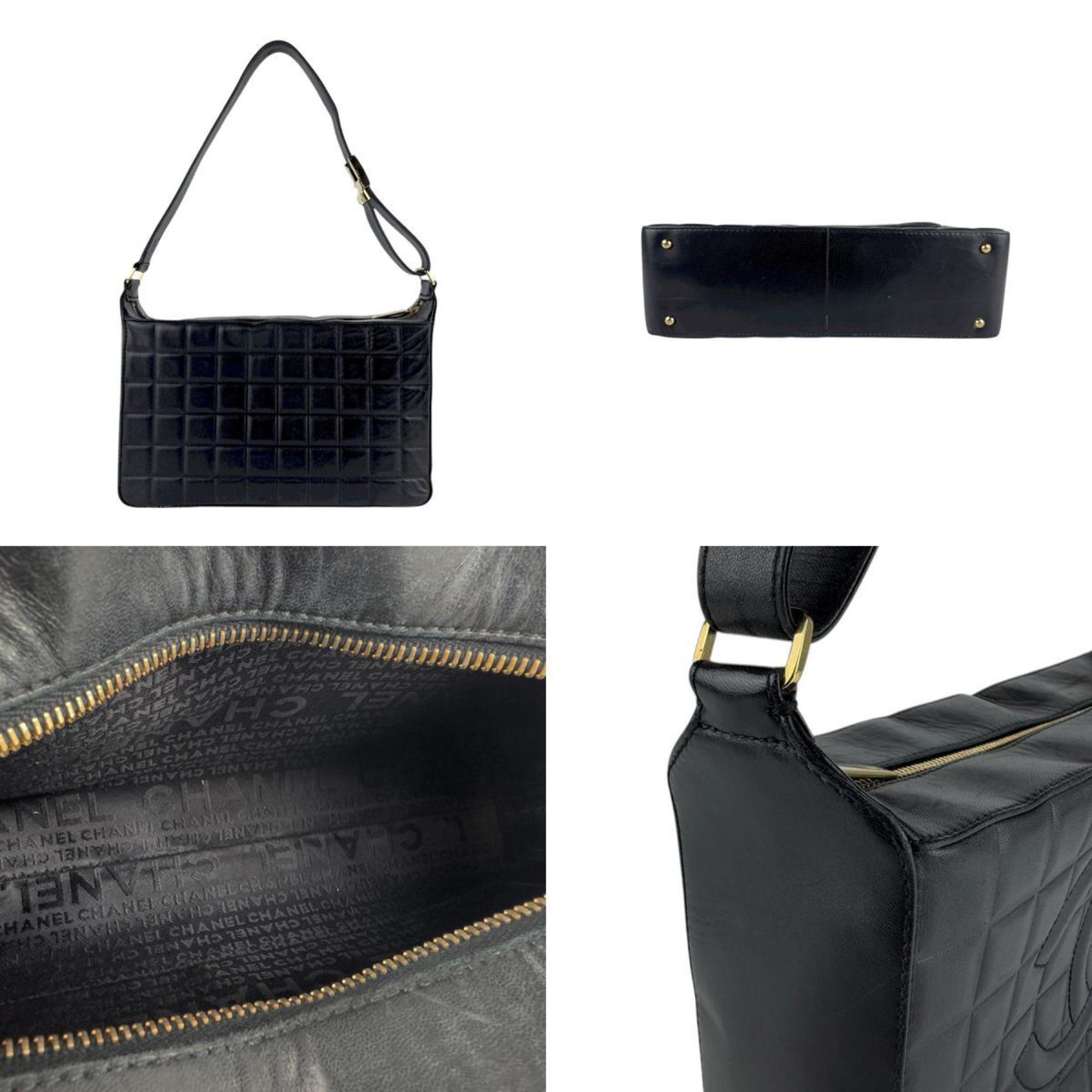 Chanel Black Leather Shoulder Bag (Pre-Owned)