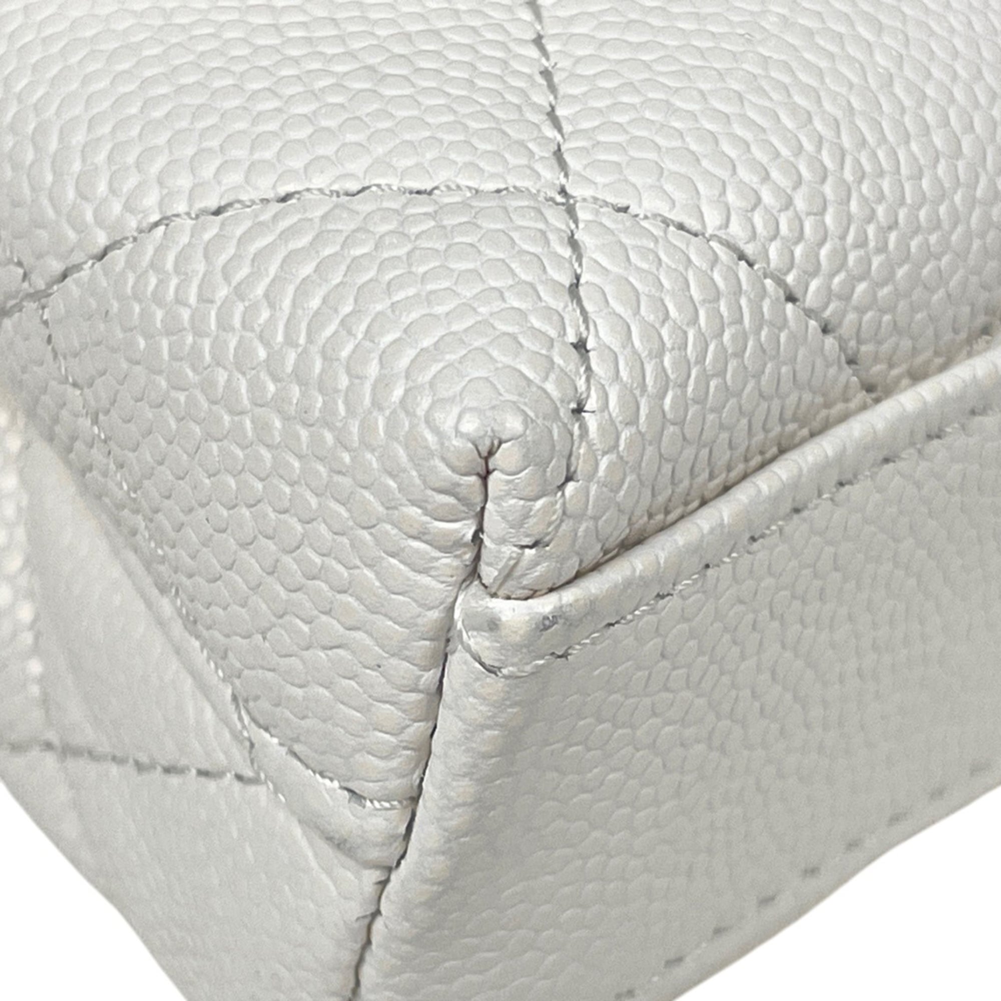 Chanel White Leather Handbag Shoulder Bag (Pre-Owned)