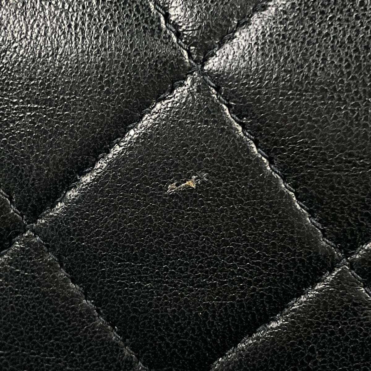 Chanel Matelasse Black Leather Shoulder Bag (Pre-Owned)
