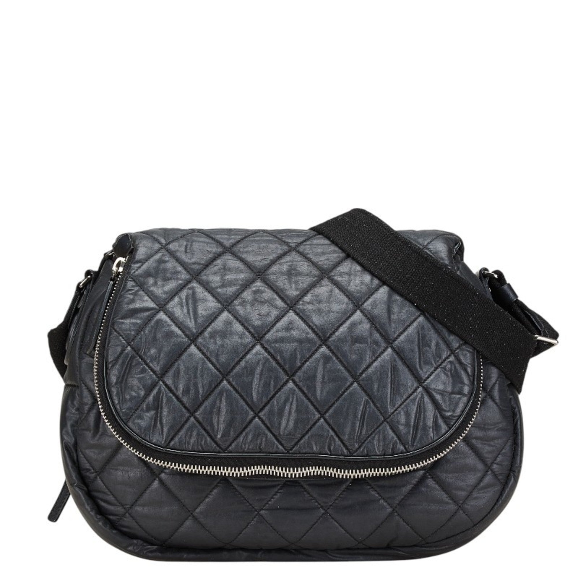 Chanel Black Leather Shoulder Bag (Pre-Owned)