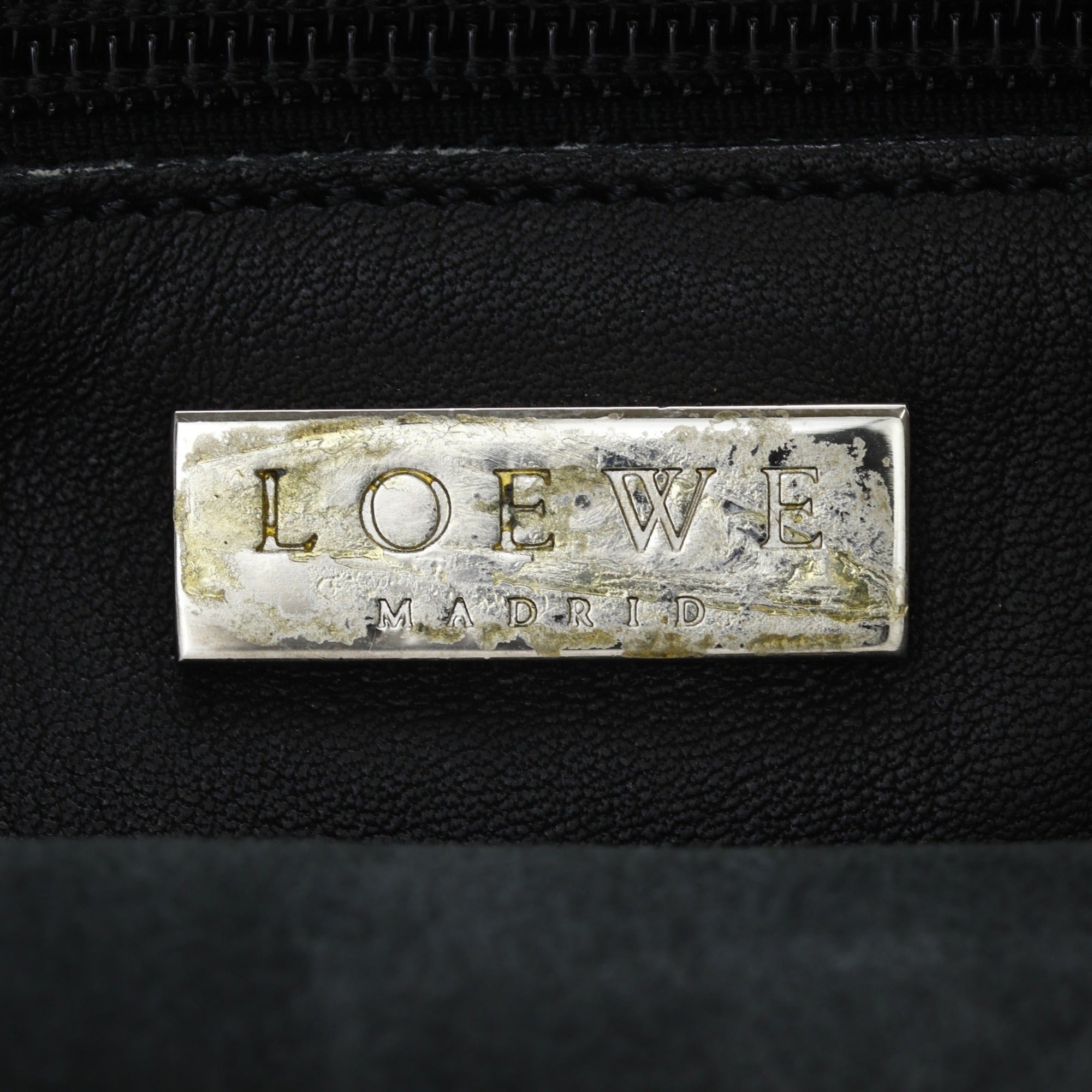 Loewe Black Leather Shoulder Bag (Pre-Owned)