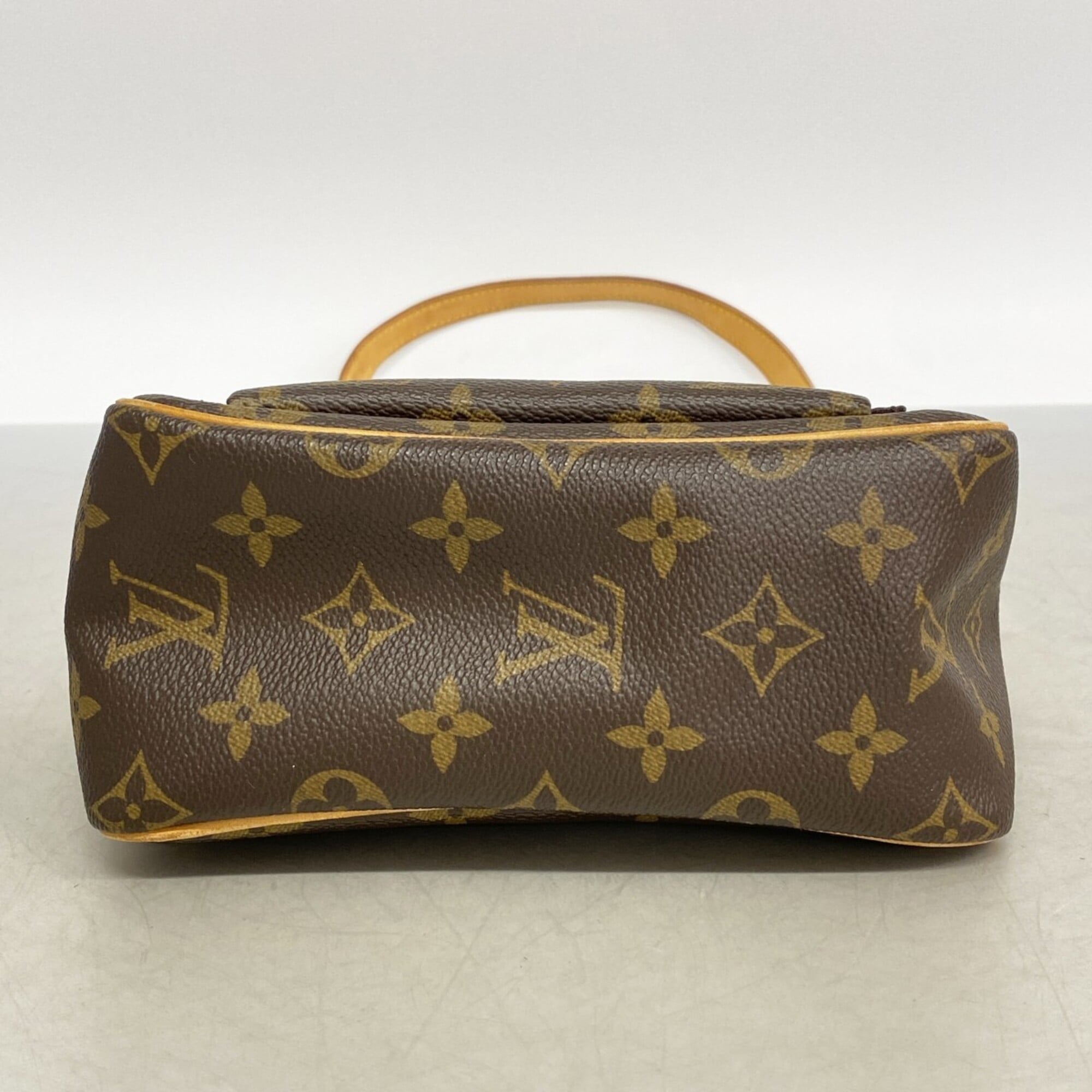 Louis Vuitton Brown Shoulder Bag (Pre-Owned)