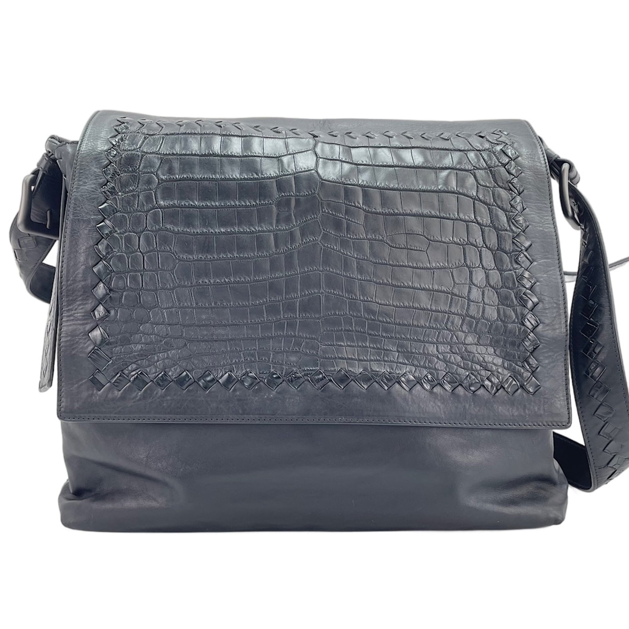 Bottega Veneta Black Messenger Bag (Pre-Owned)