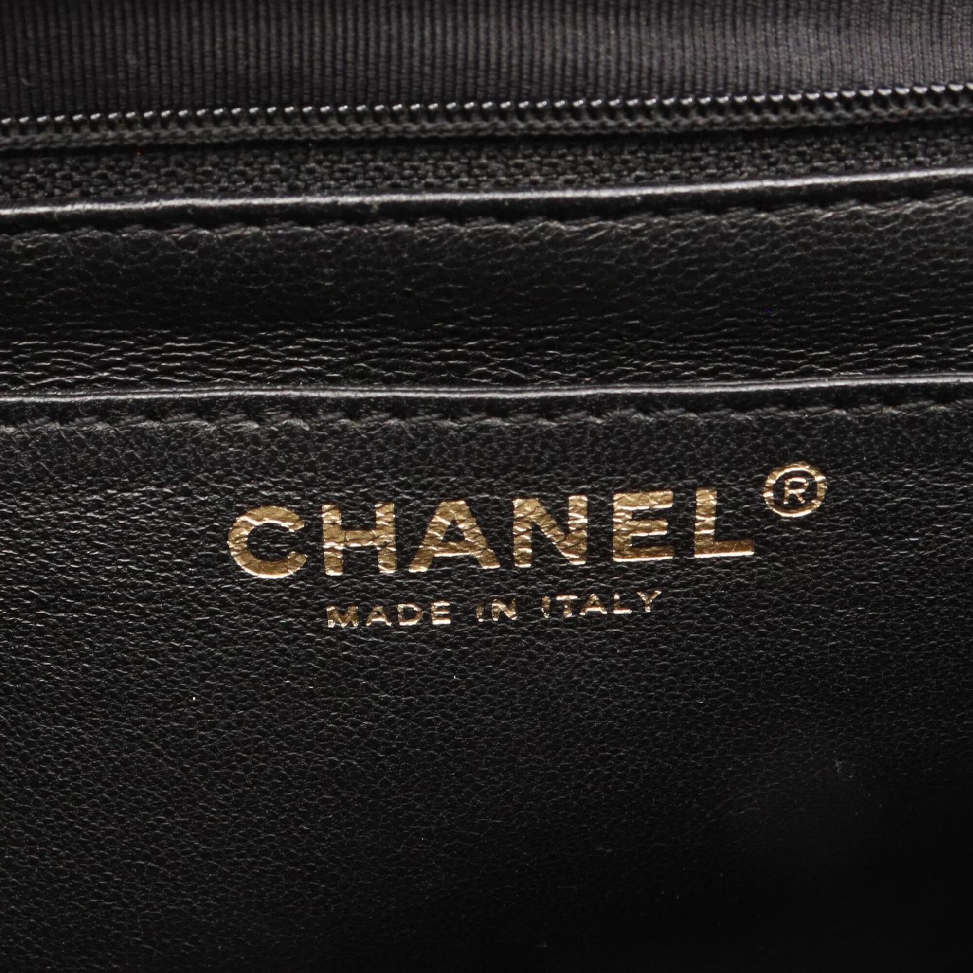 Chanel Black Grained Calfskin Handbag (Pre-Owned)