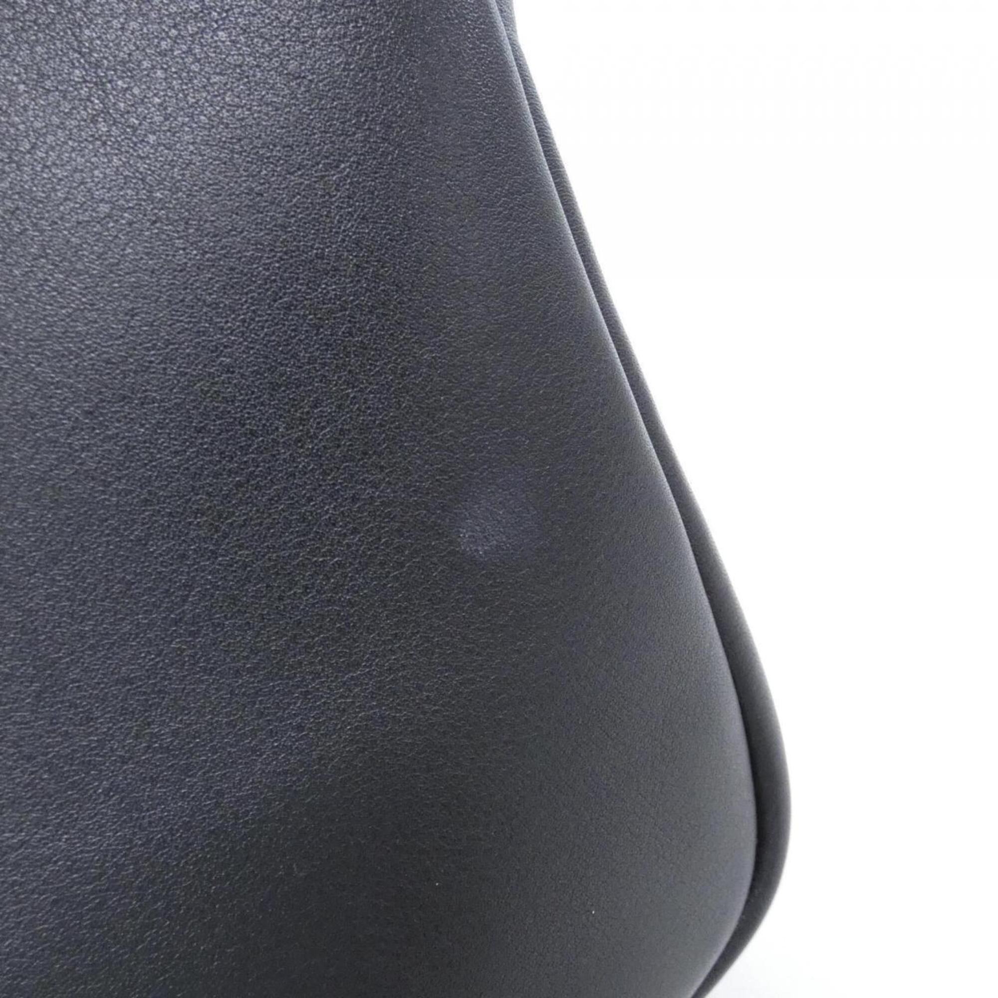 Loewe Black Leather Messenger Bag Shoulder Bag (Pre-Owned)