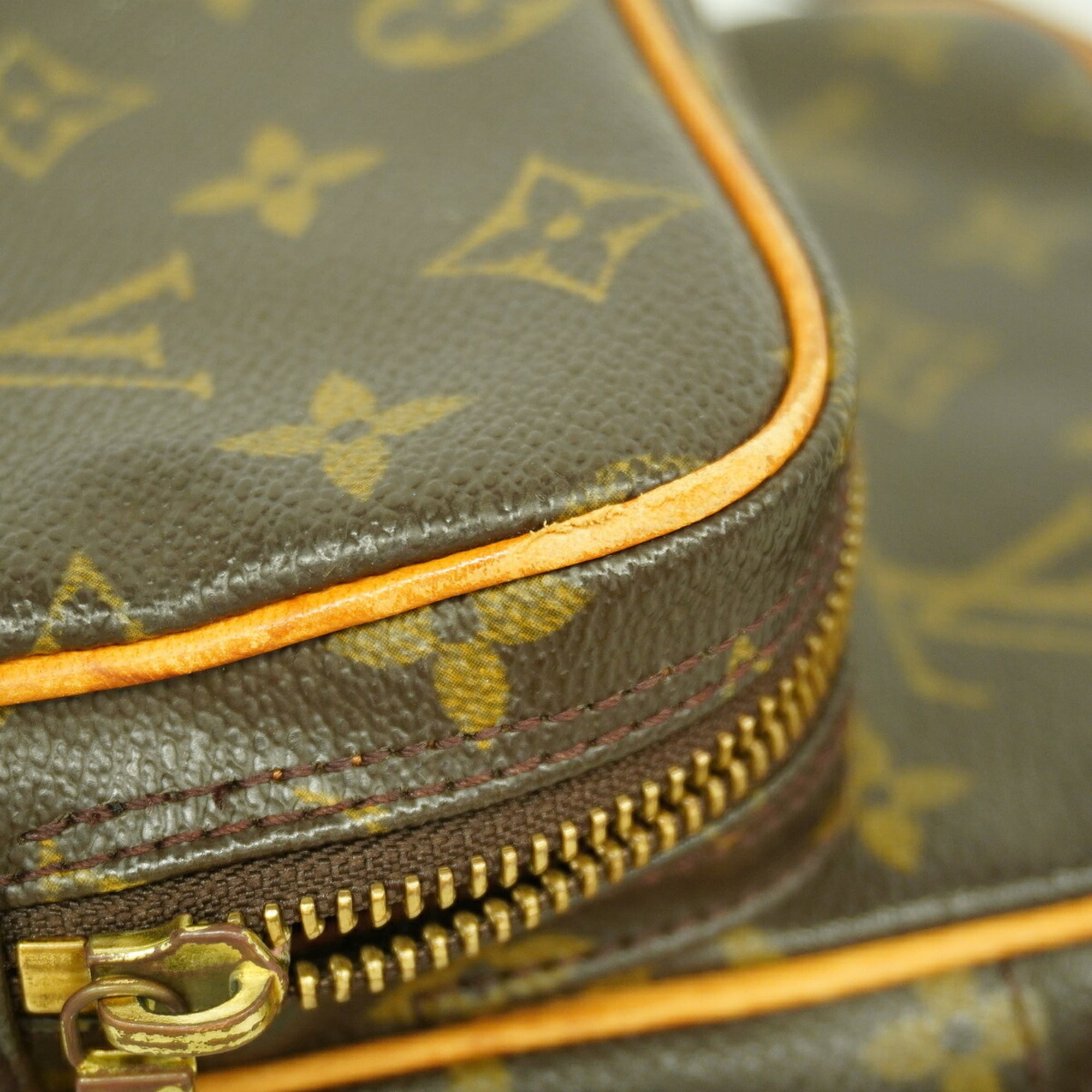Louis Vuitton Brown Shoulder Bag (Pre-Owned)