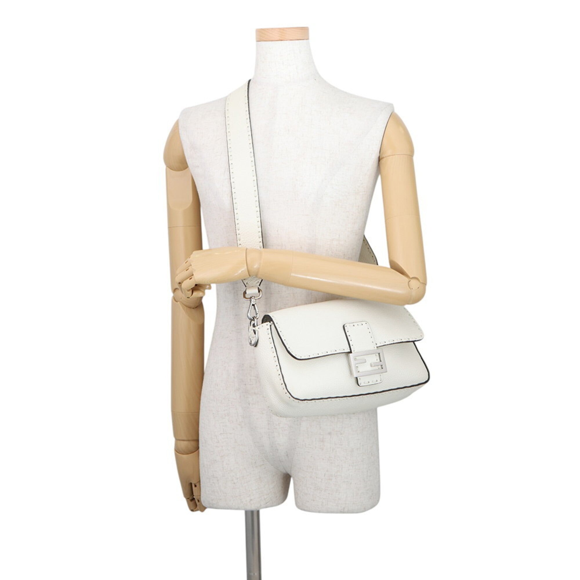 Fendi Selleria White Leather Handbag (Pre-Owned)