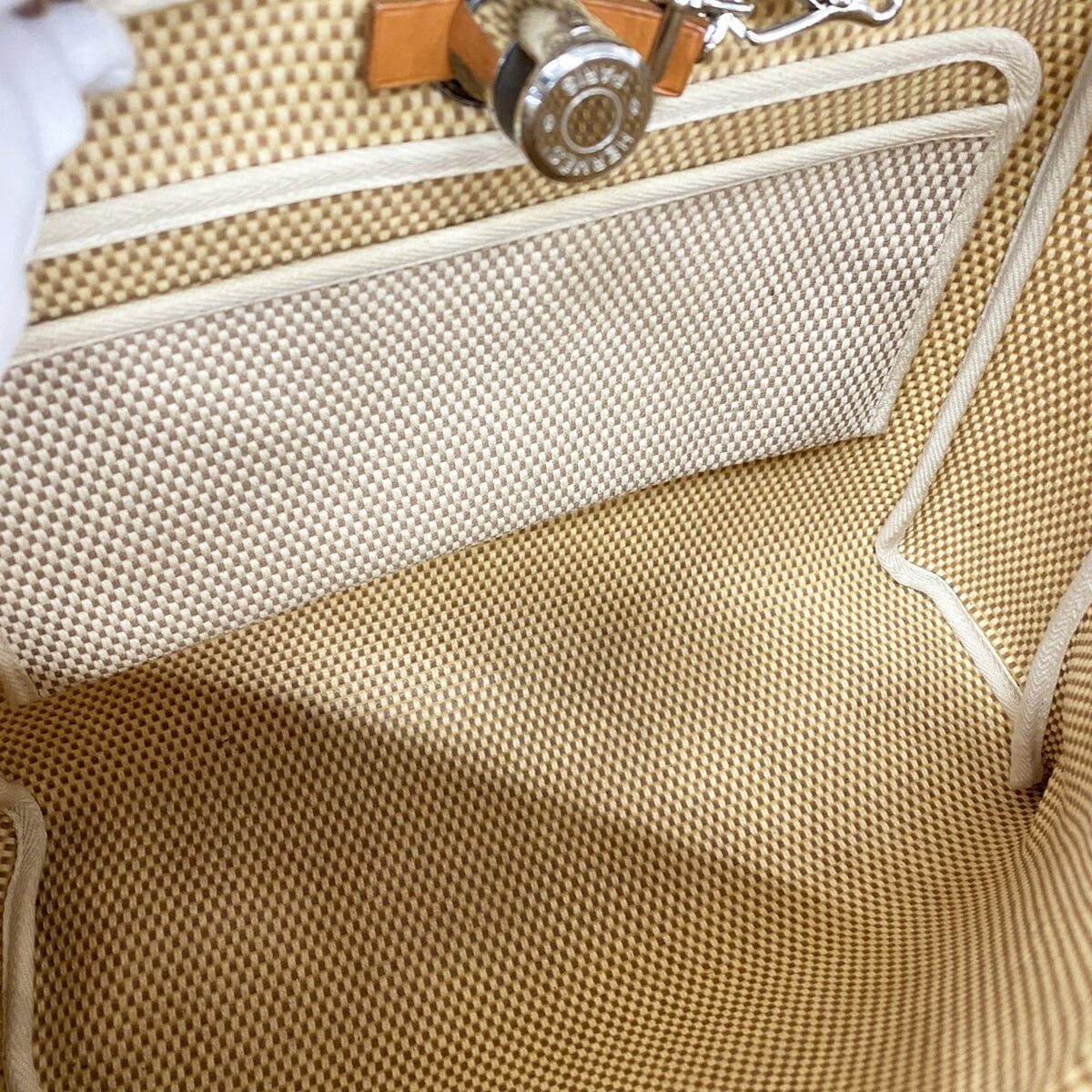 Hermes Natural Handbag (Pre-Owned)