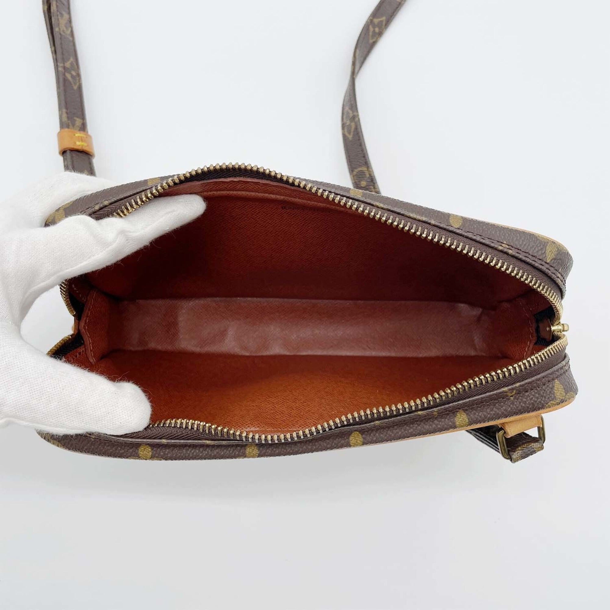 Louis Vuitton Brown Shoulder Bag (Pre-Owned)