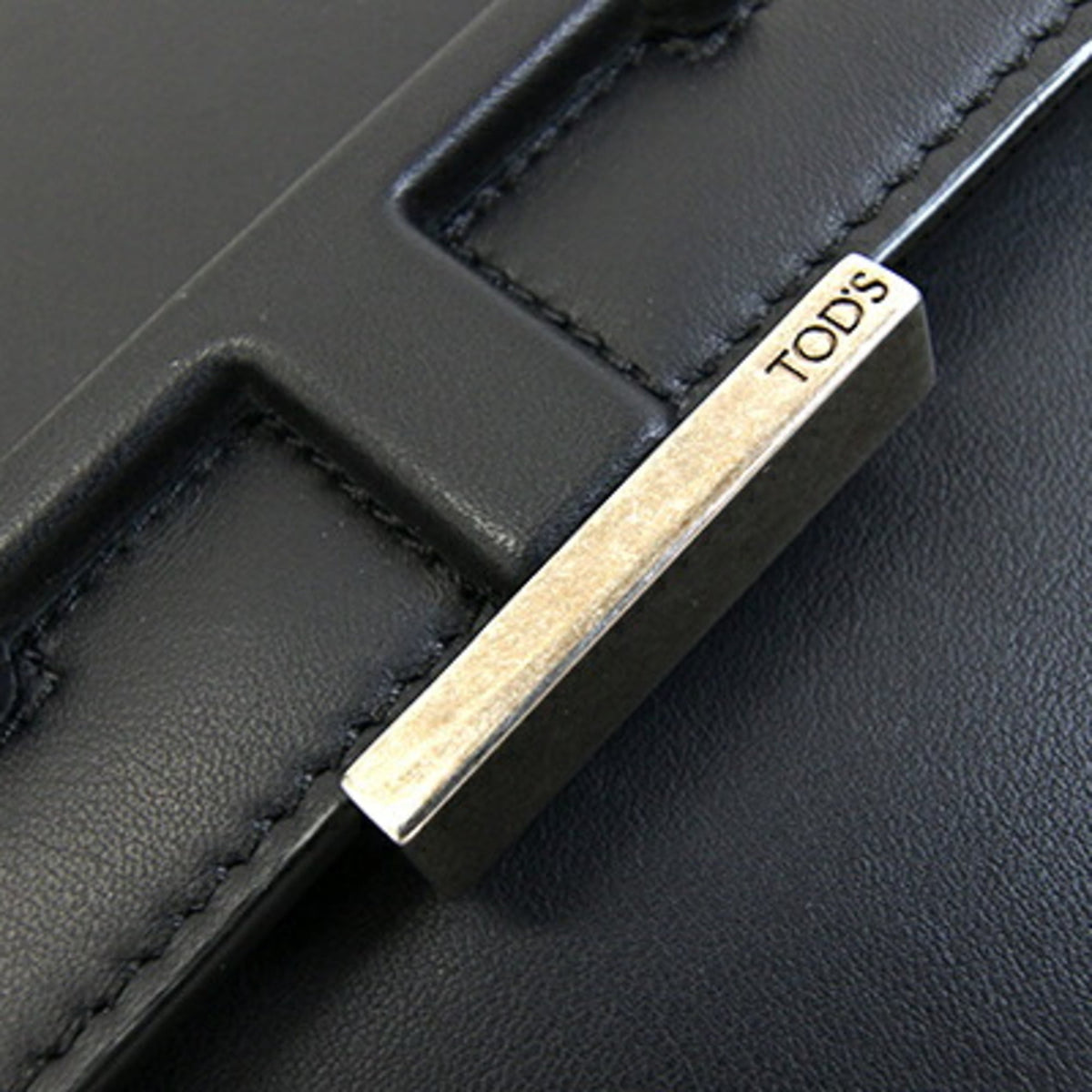 Tod's Black Leather Pochette Shoulder Bag (Pre-Owned)