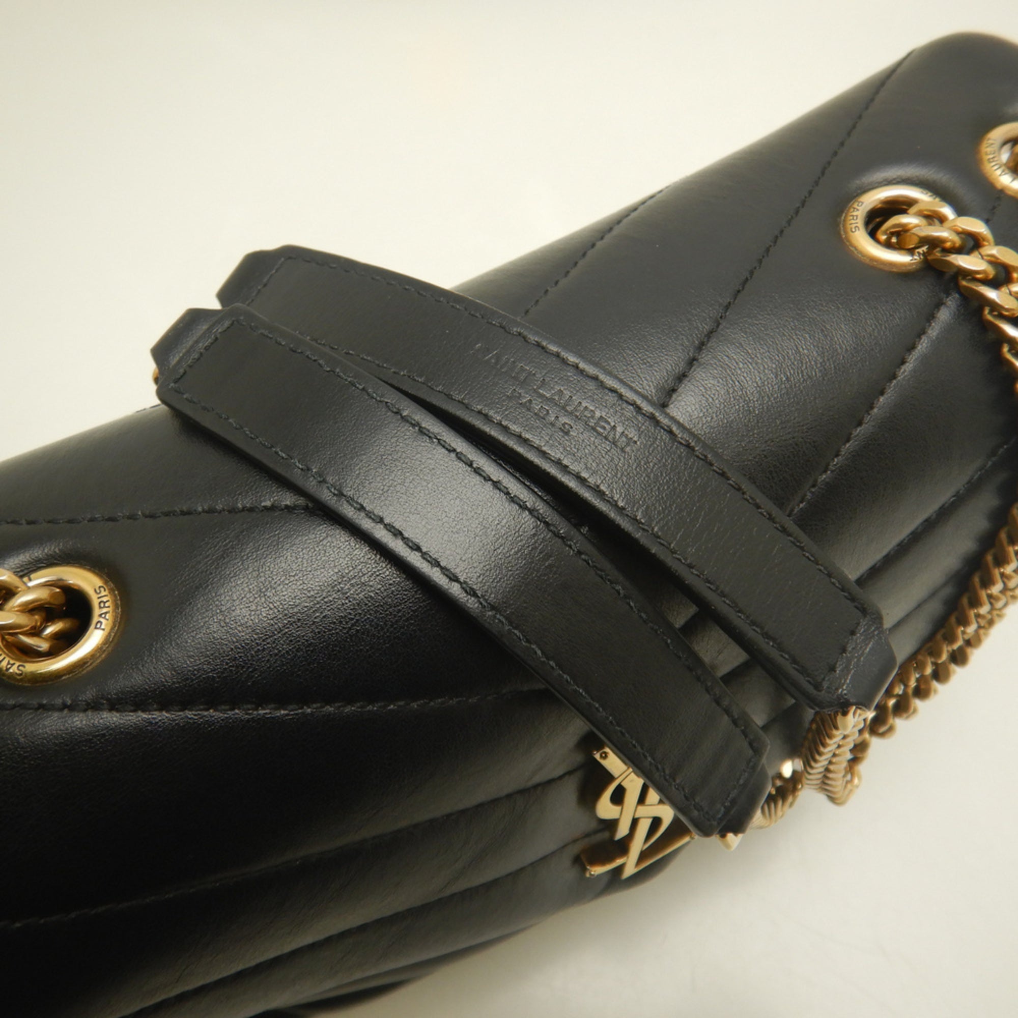 Yves Saint Laurent Black Leather Shoulder Bag (Pre-Owned)
