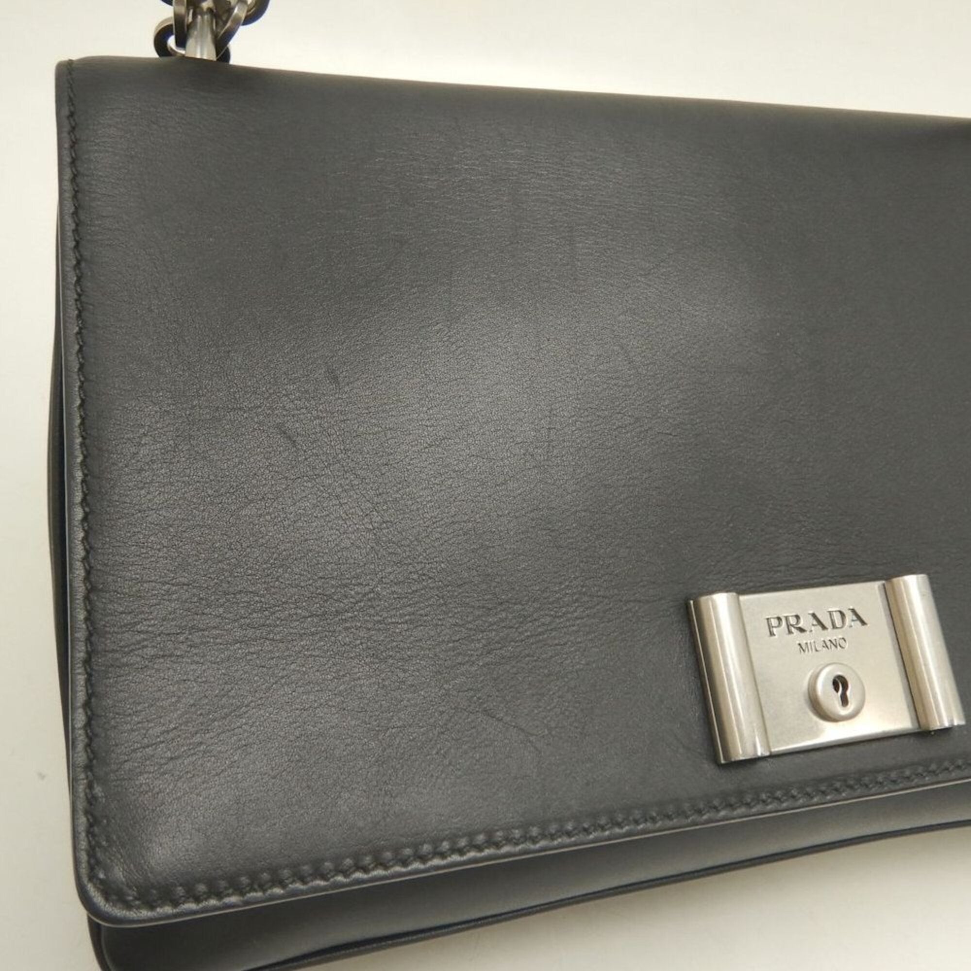 Prada Nero Leather Shoulder Bag (Pre-Owned)