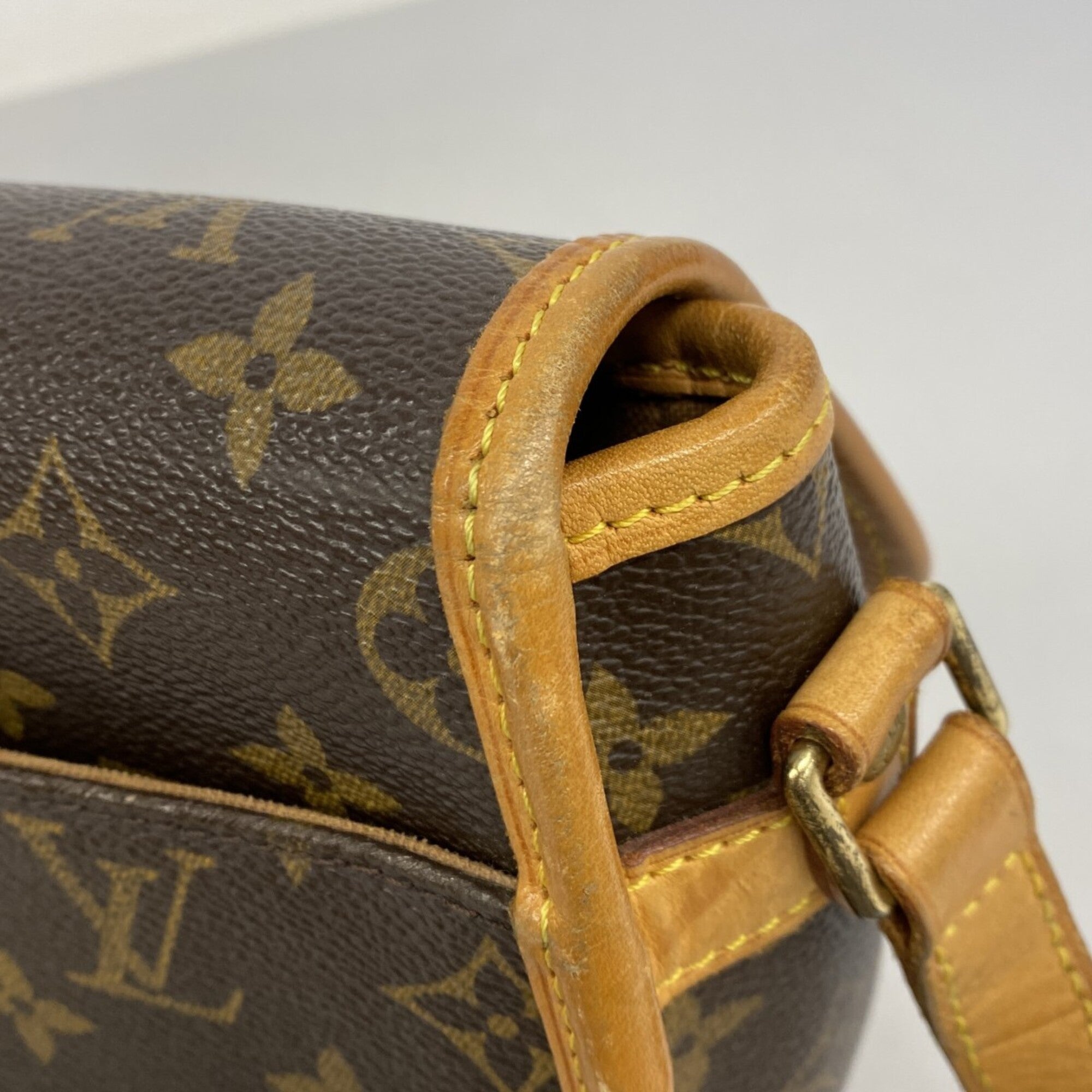 Louis Vuitton Brown Shoulder Bag (Pre-Owned)