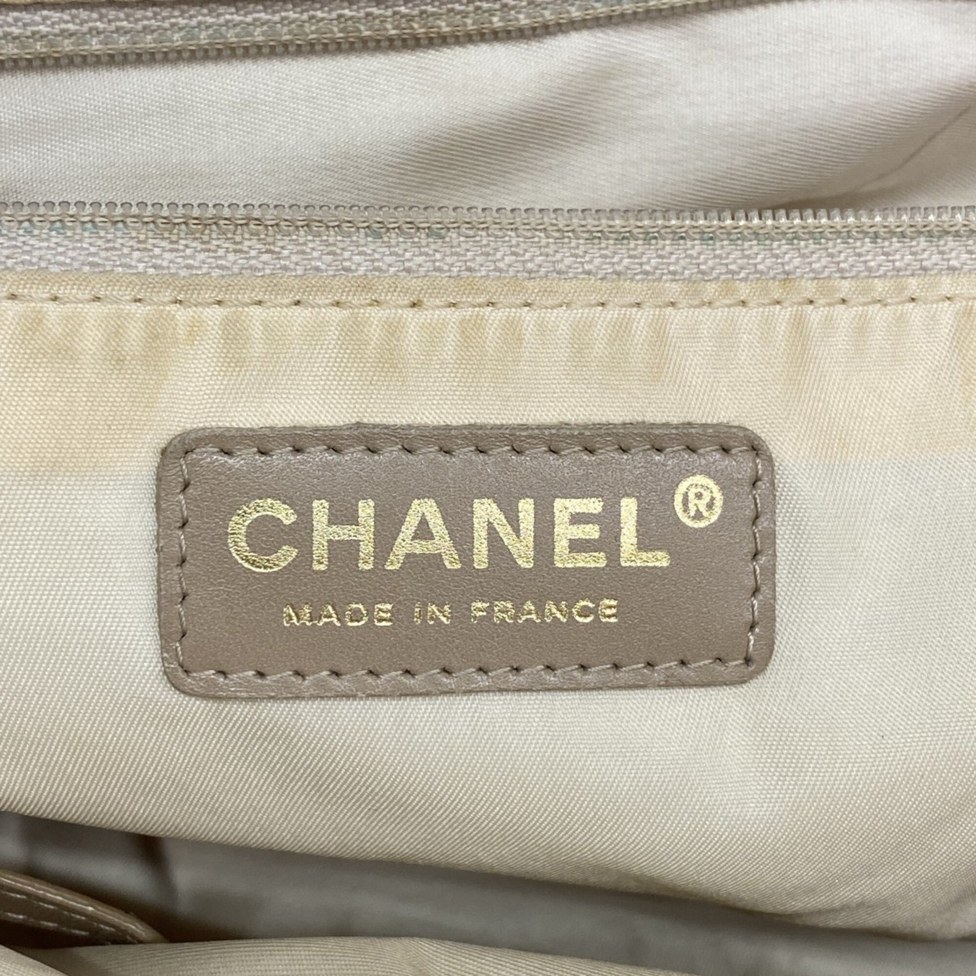 Chanel Beige Nylon Tote Bag (Pre-Owned)