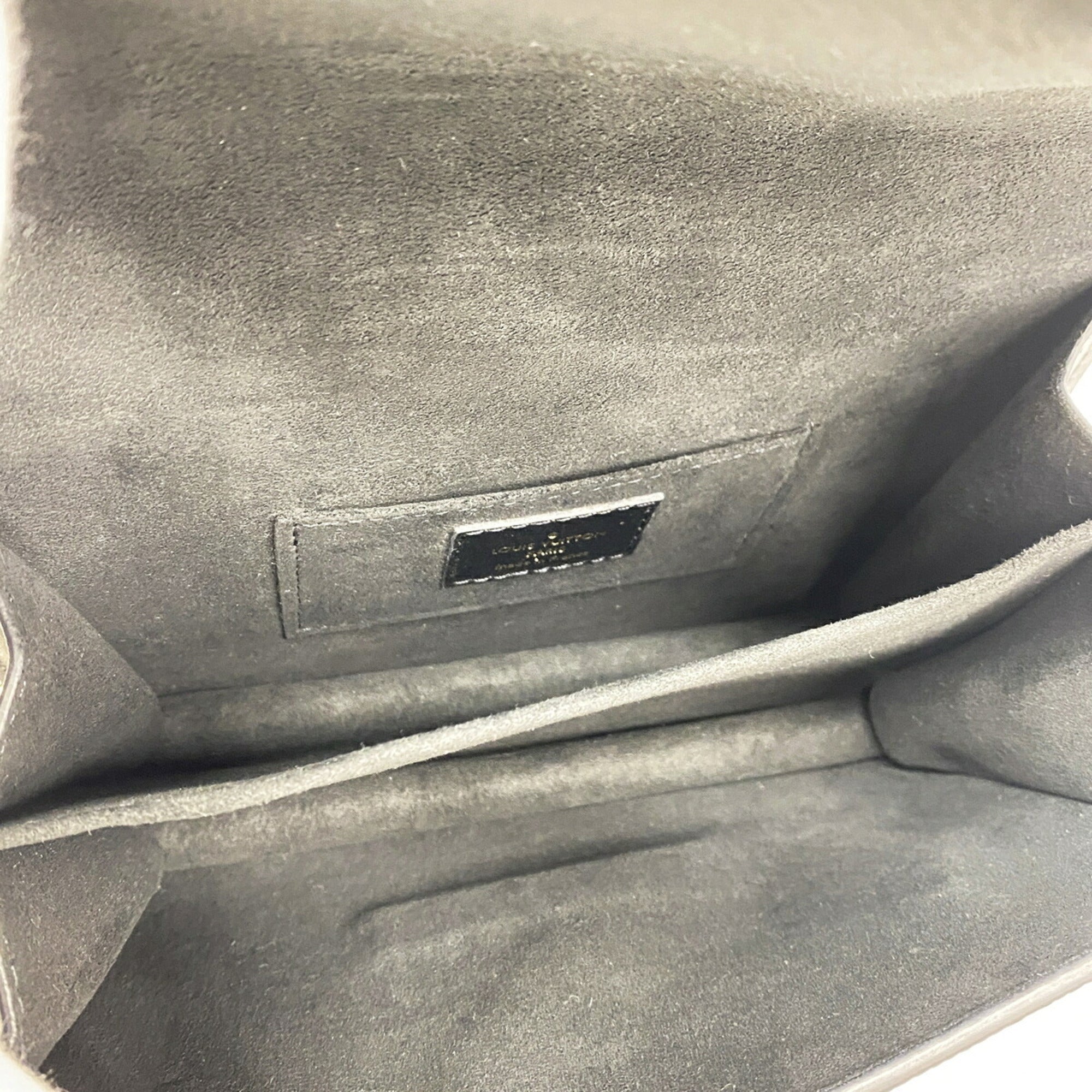 Louis Vuitton Noir Shoulder Bag (Pre-Owned)