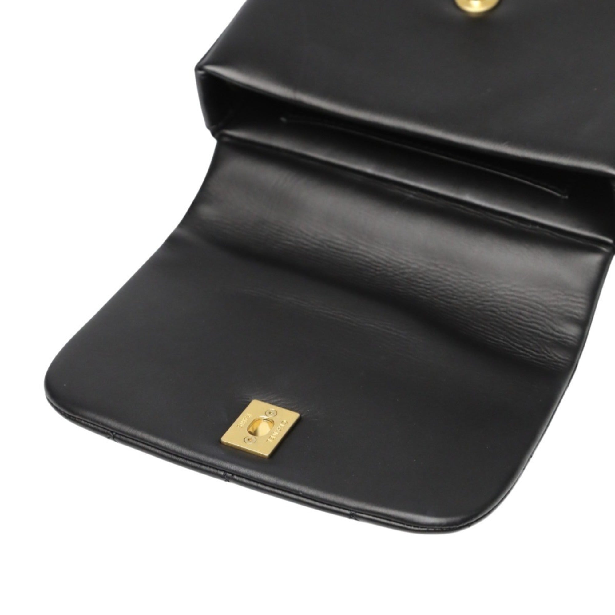 Chanel Black Leather Shoulder Bag (Pre-Owned)