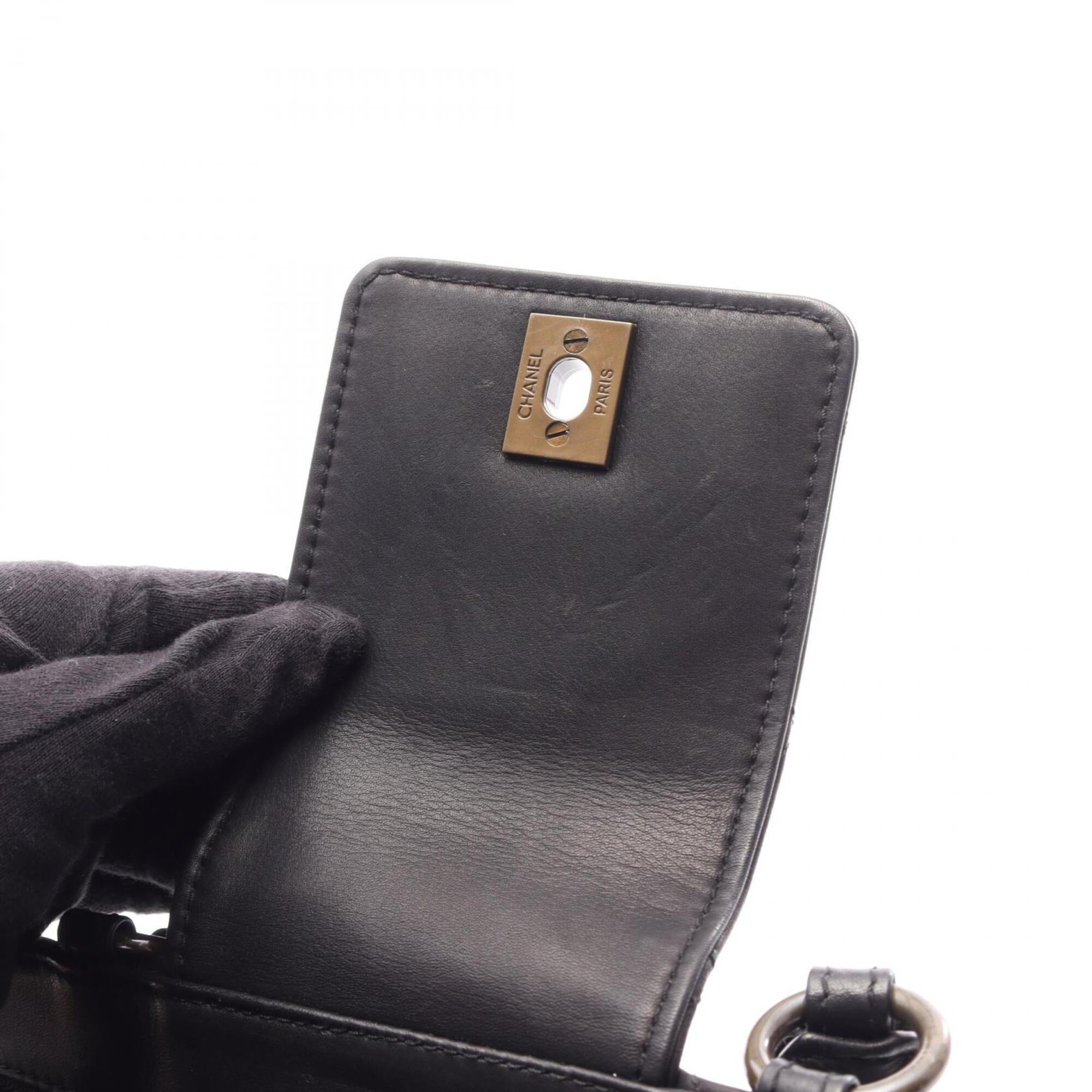 Chanel Black Leather Handbag (Pre-Owned)