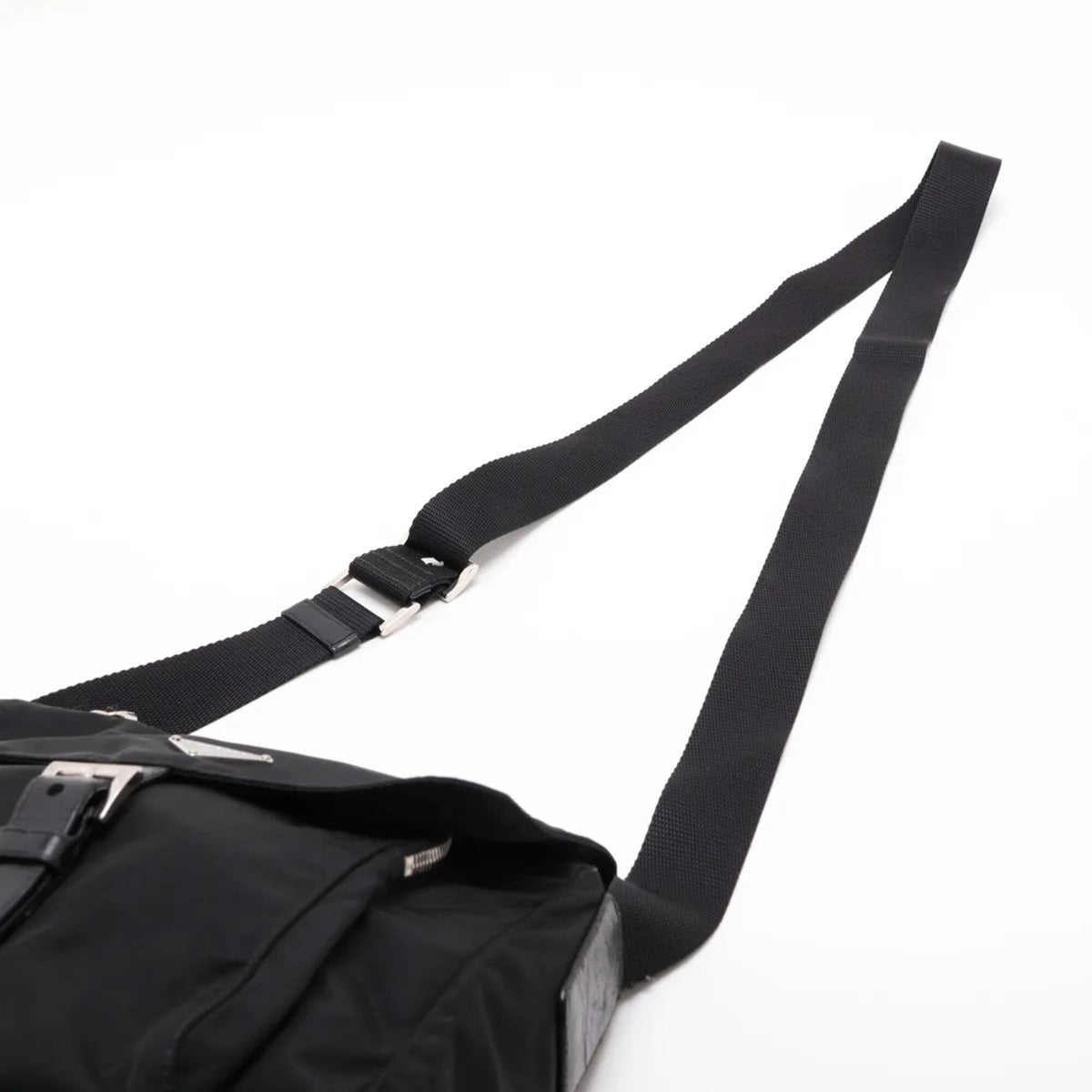 Prada Black Leather Nylon Messenger Bag Shoulder Bag (Pre-Owned)