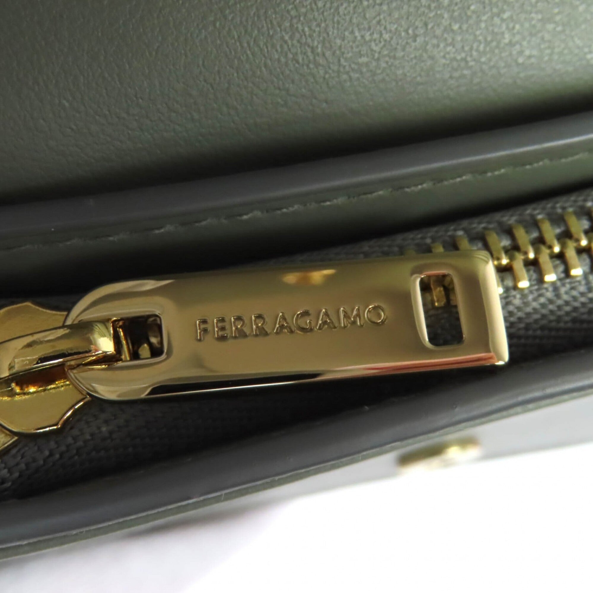 Salvatore Ferragamo Gancini Leather Wallet (Bi-Fold) (Pre-Owned)