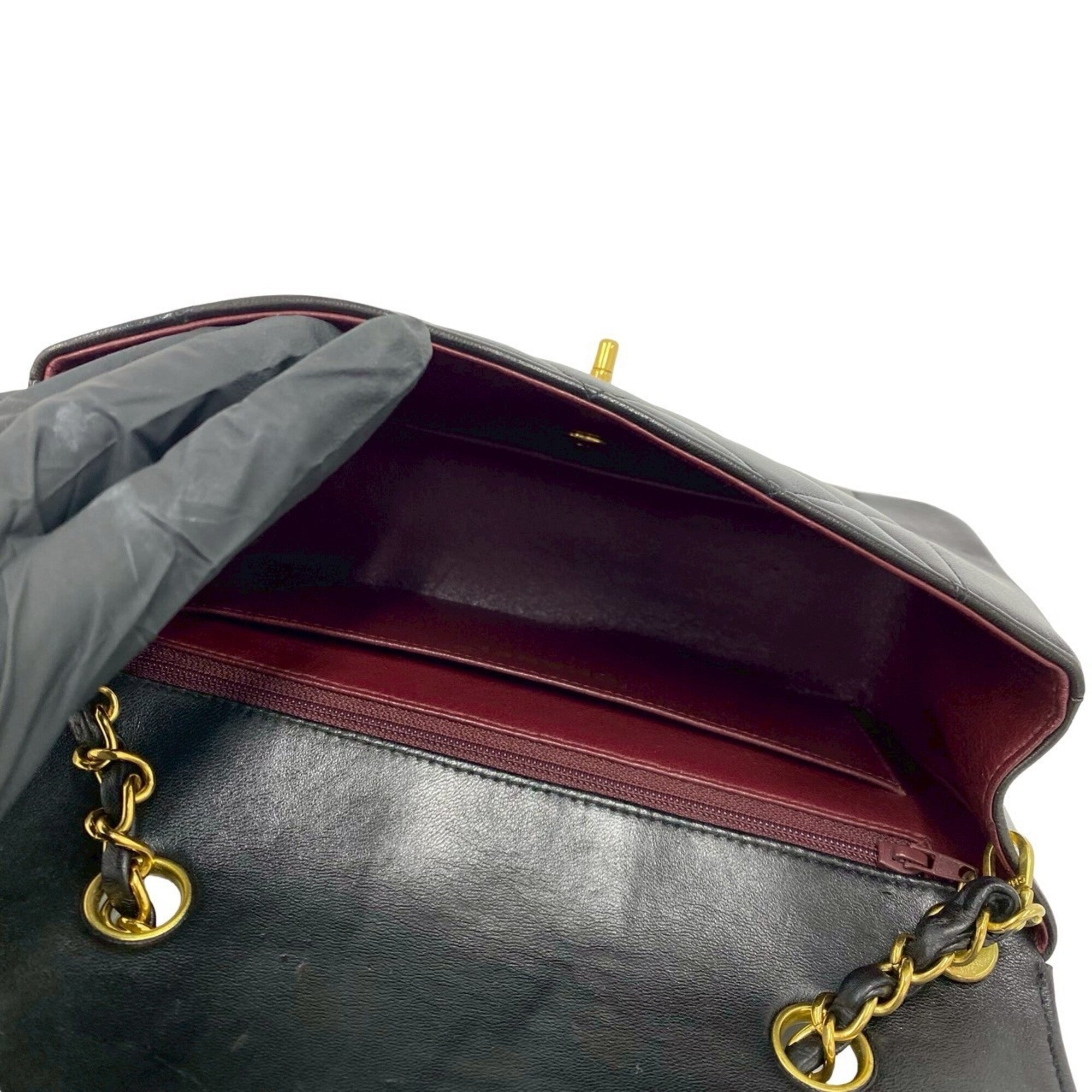 Chanel Black Leather Shoulder Bag (Pre-Owned)