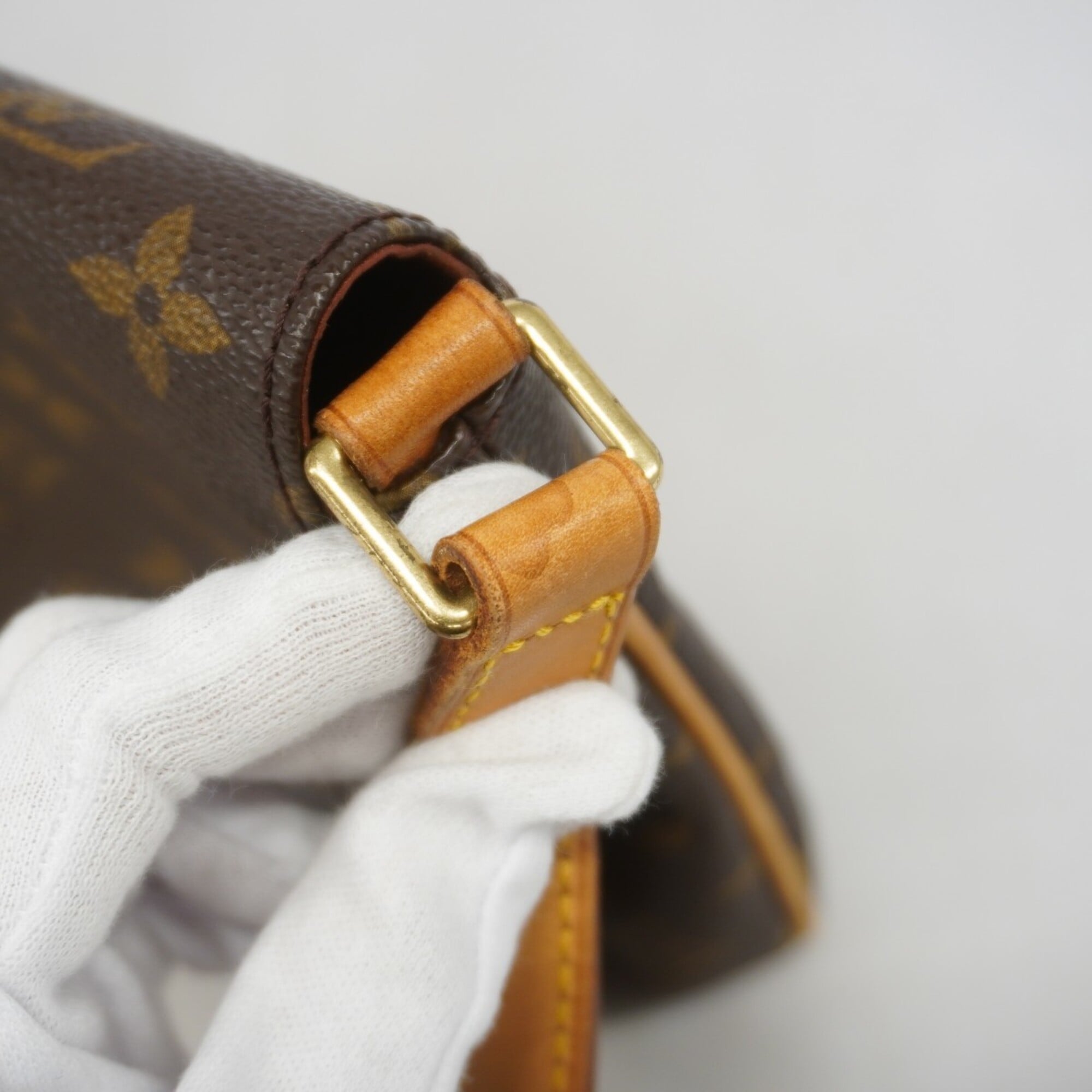 Louis Vuitton Brown Shoulder Bag (Pre-Owned)
