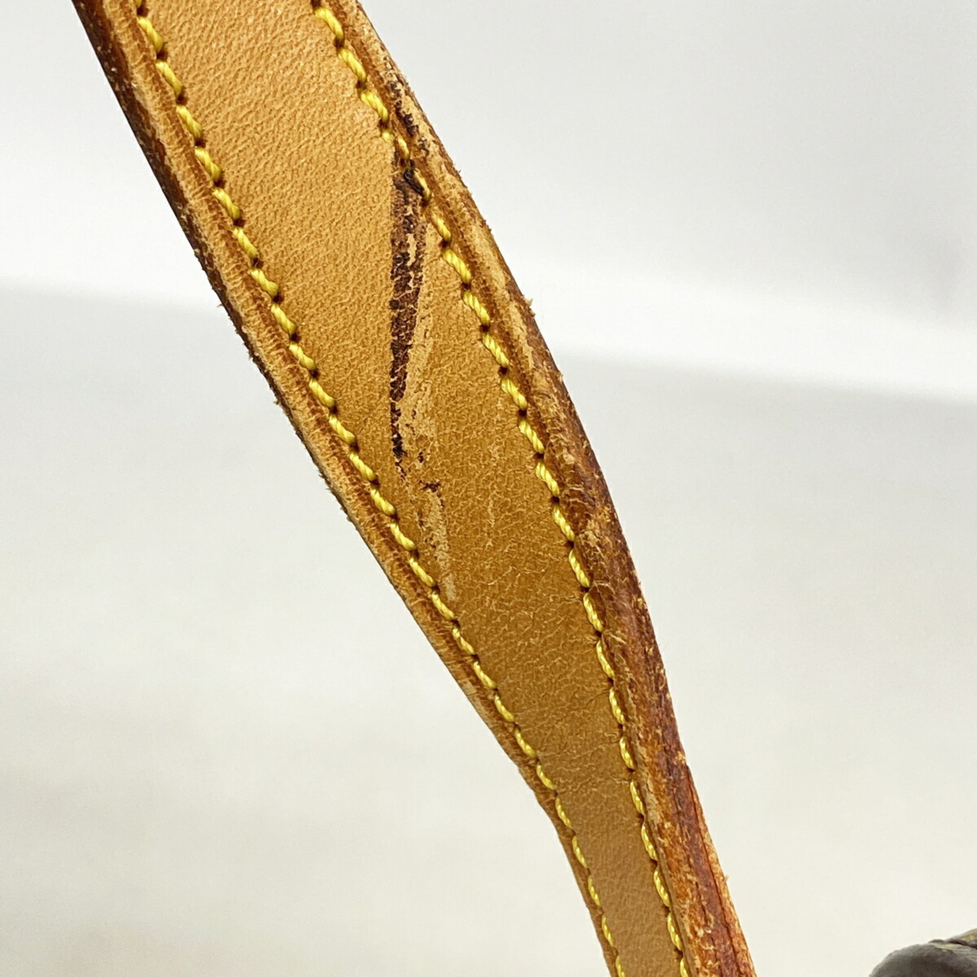 Louis Vuitton Brown Shoulder Bag (Pre-Owned)