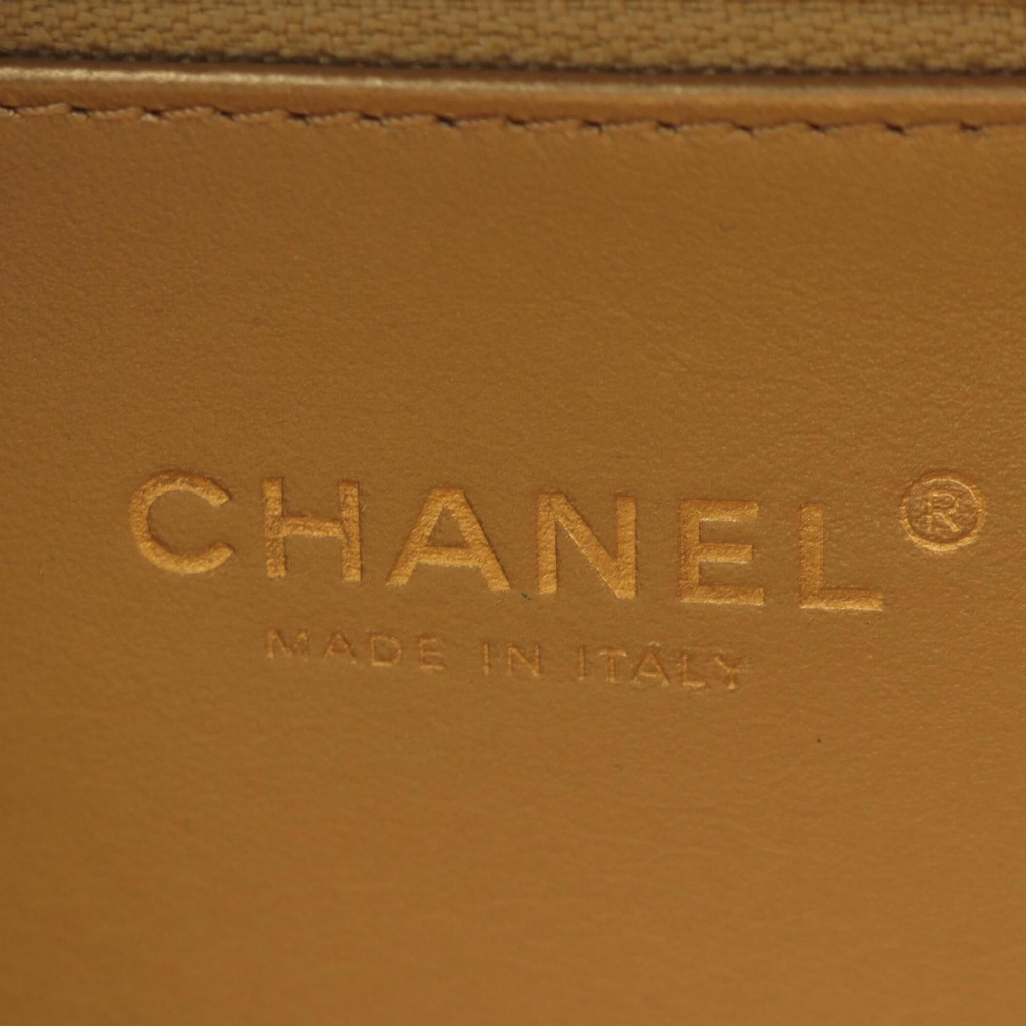 Chanel Green Leather Handbag Shoulder Bag (Pre-Owned)