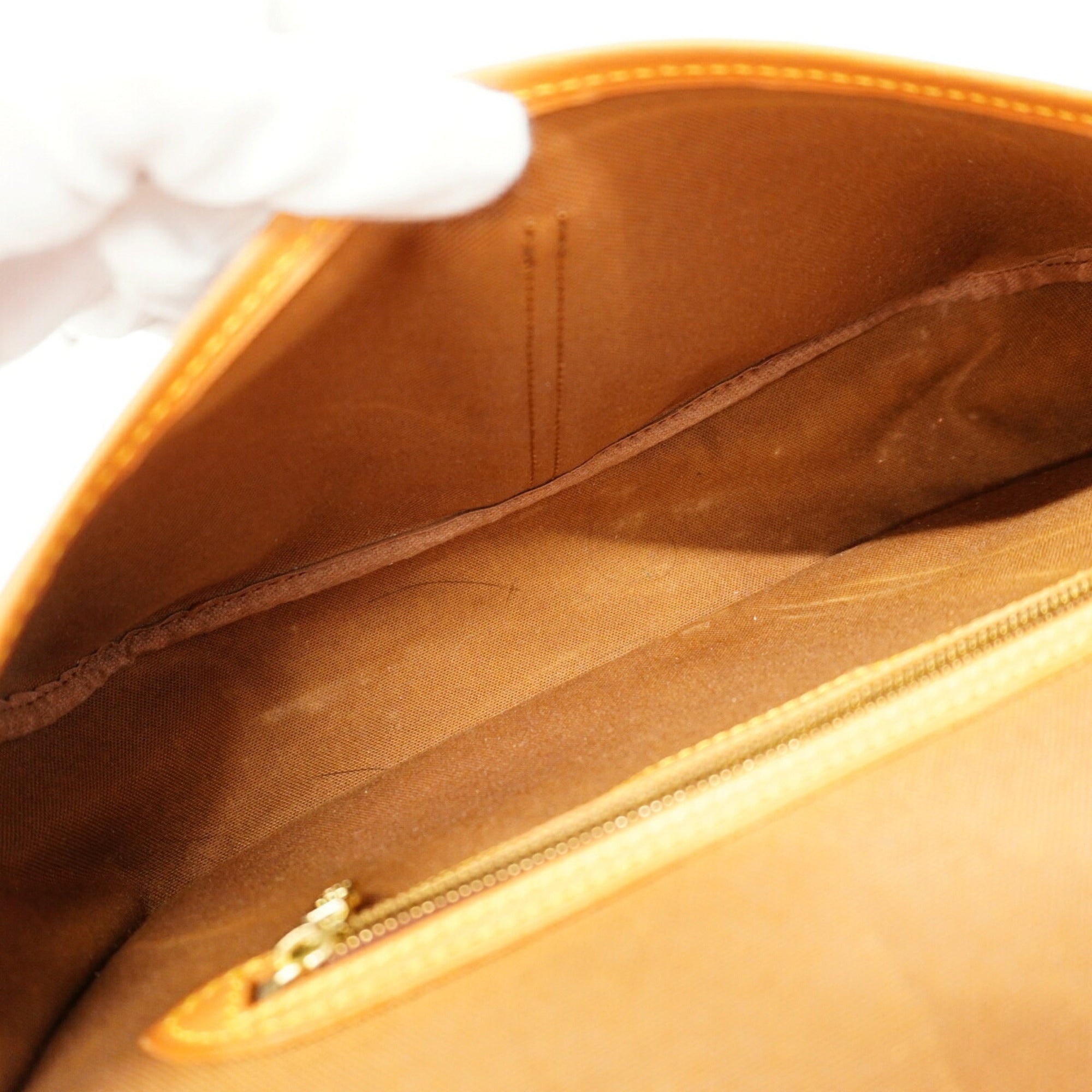 Louis Vuitton Brown Shoulder Bag (Pre-Owned)