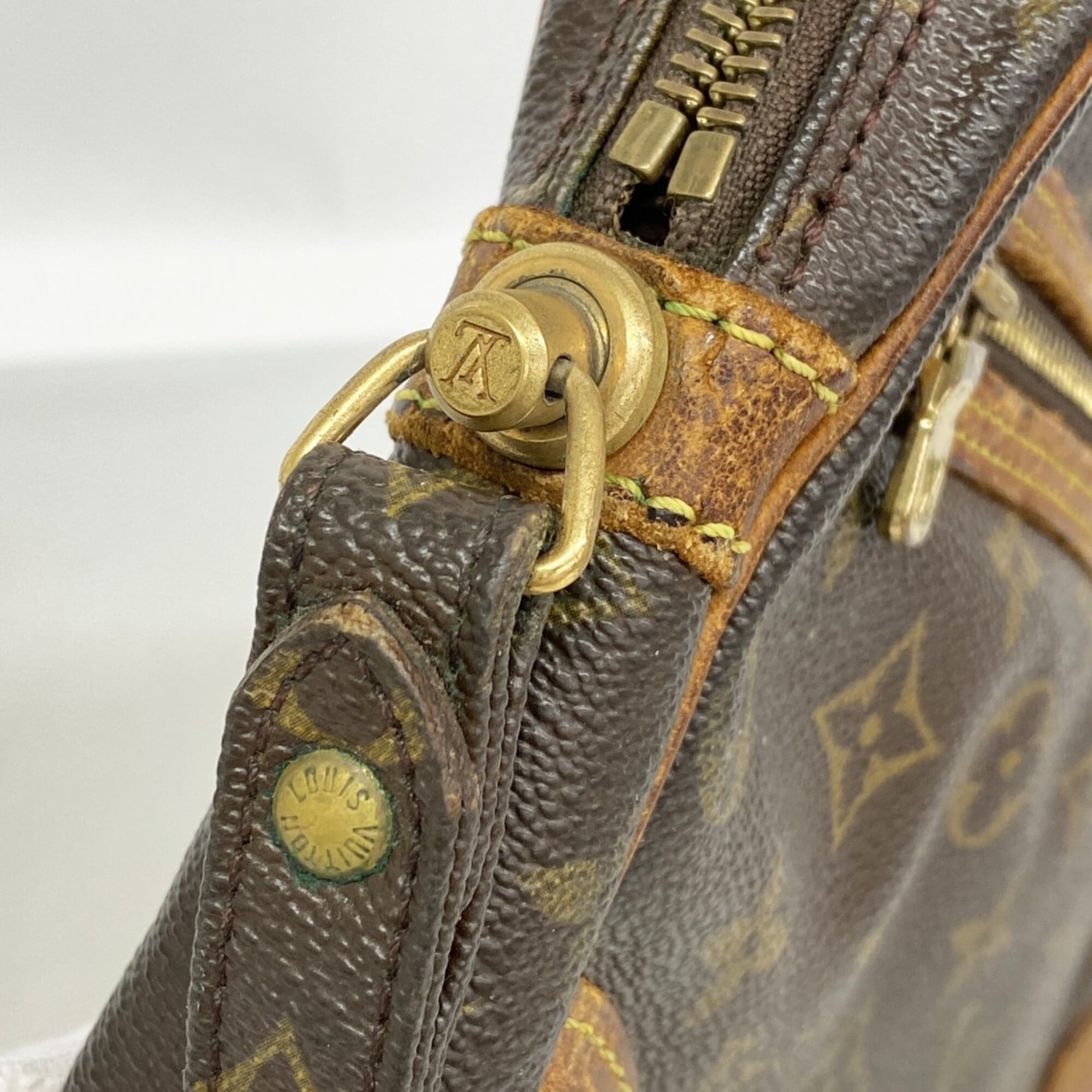 Louis Vuitton Brown Clutch Bag (Pre-Owned)