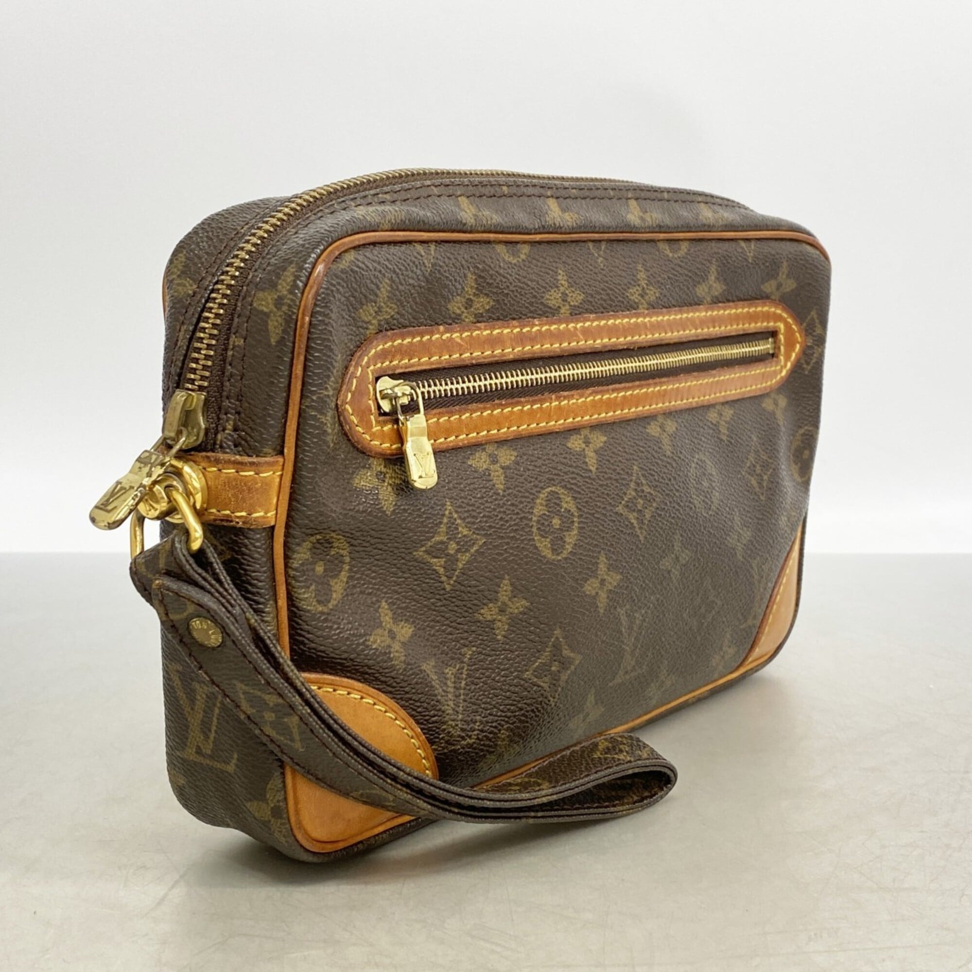 Louis Vuitton Brown Clutch Bag (Pre-Owned)