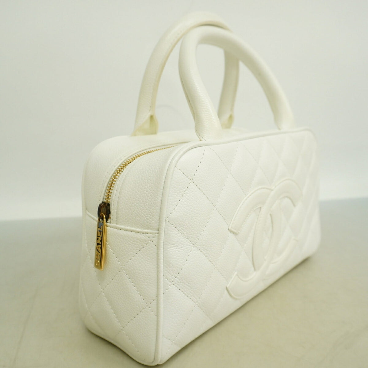 Chanel White Grained Calfskin Handbag (Pre-Owned)