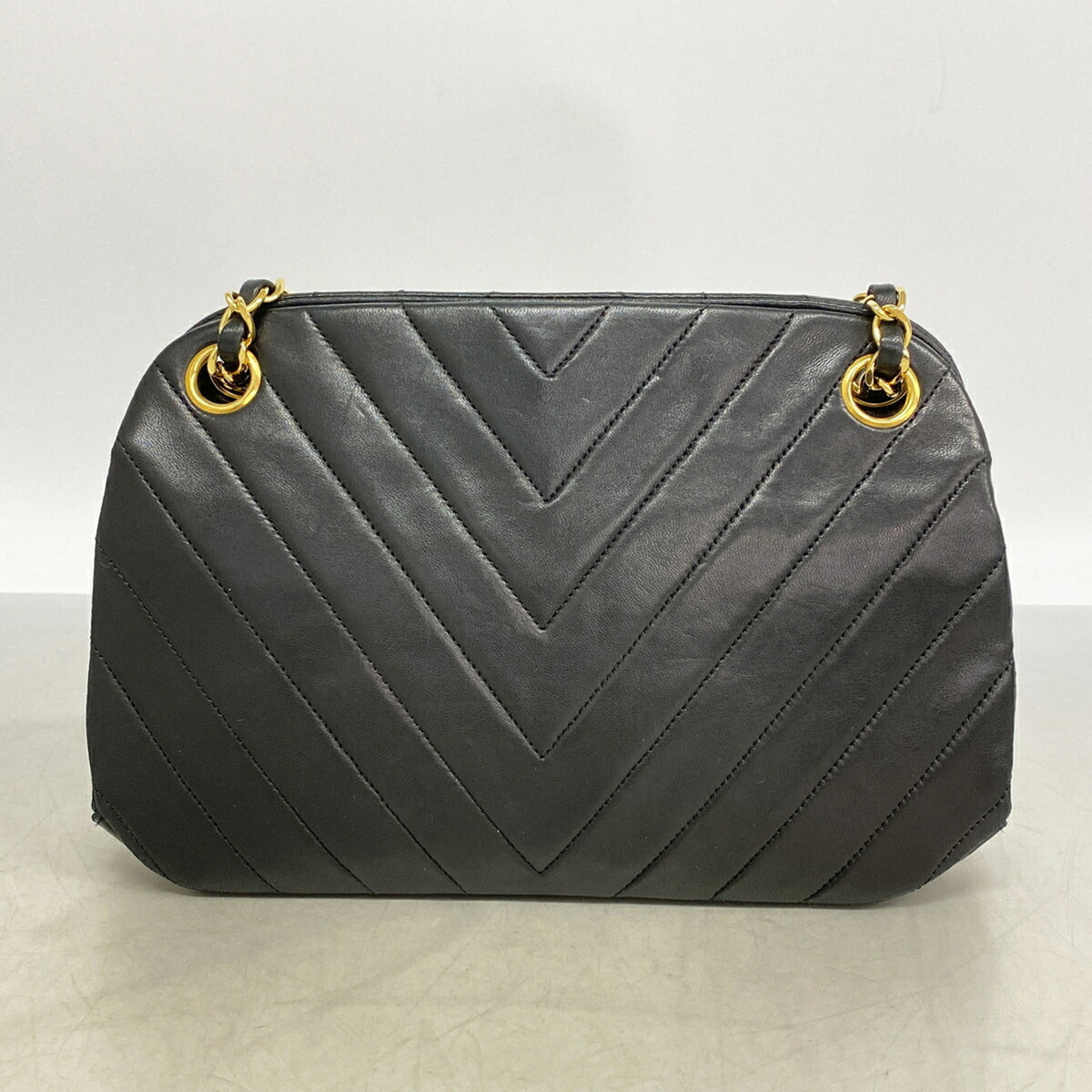 Chanel Black Leather Shoulder Bag (Pre-Owned)