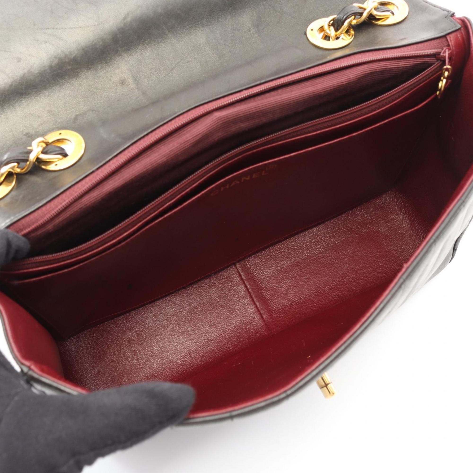 Chanel Black Leather Handbag Shoulder Bag (Pre-Owned)
