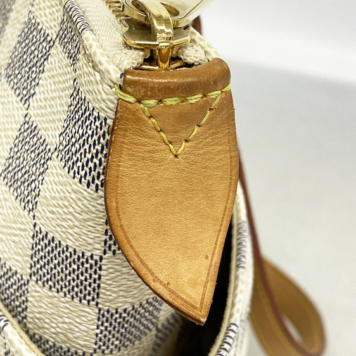 Louis Vuitton White Tote Bag (Pre-Owned)