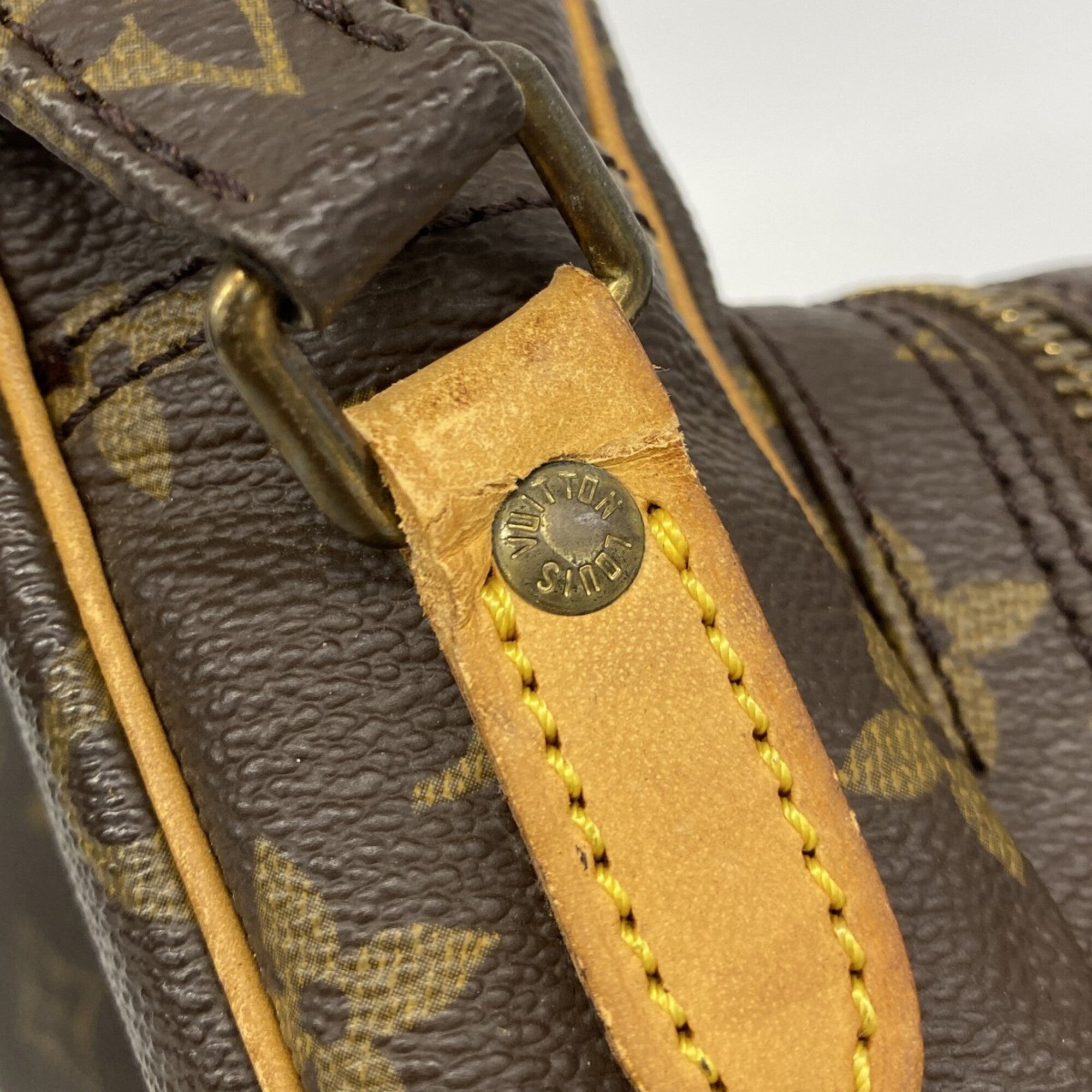 Louis Vuitton Brown Shoulder Bag (Pre-Owned)