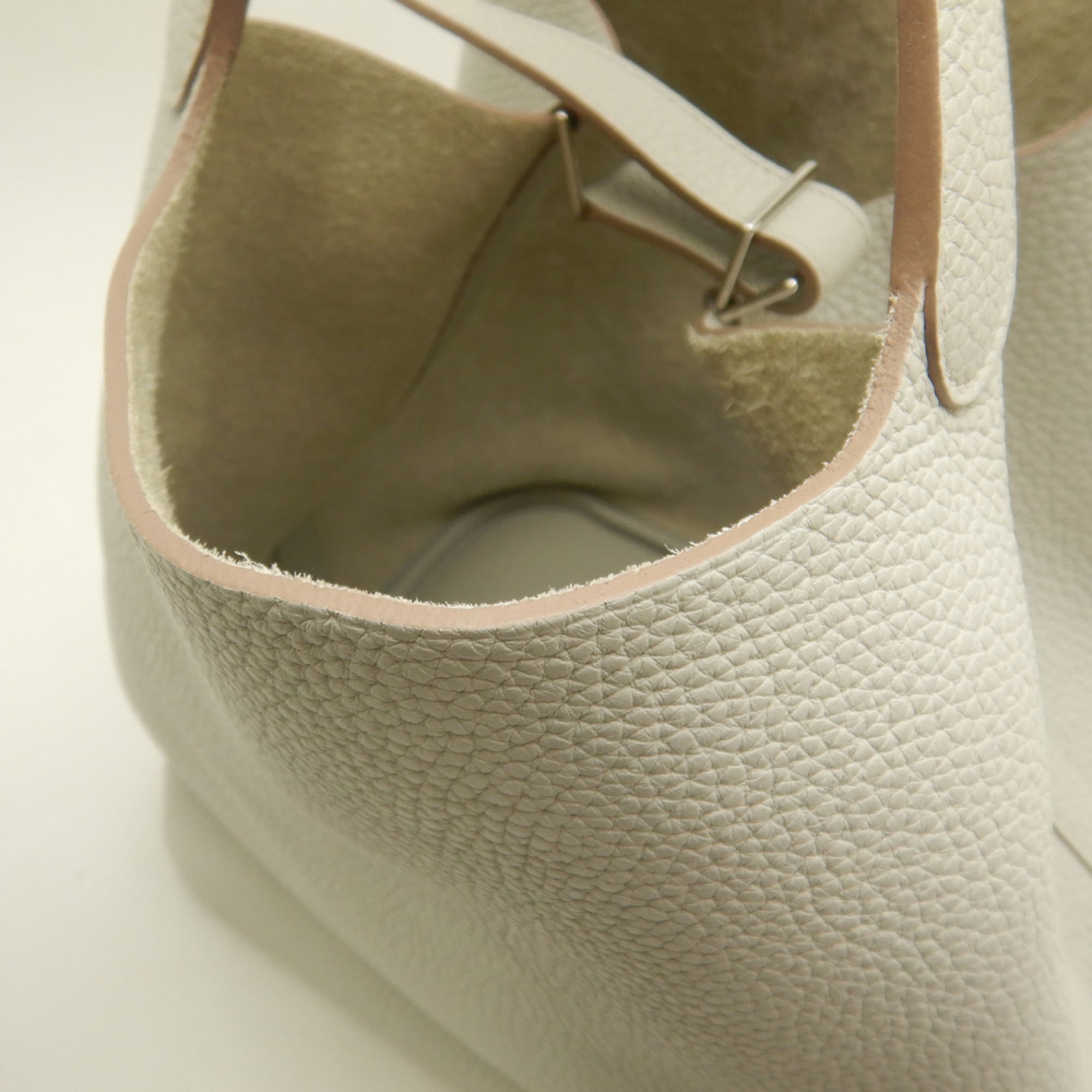 Hermes Pearl White White Taurillon Clemence Leather Handbag (Pre-Owned)