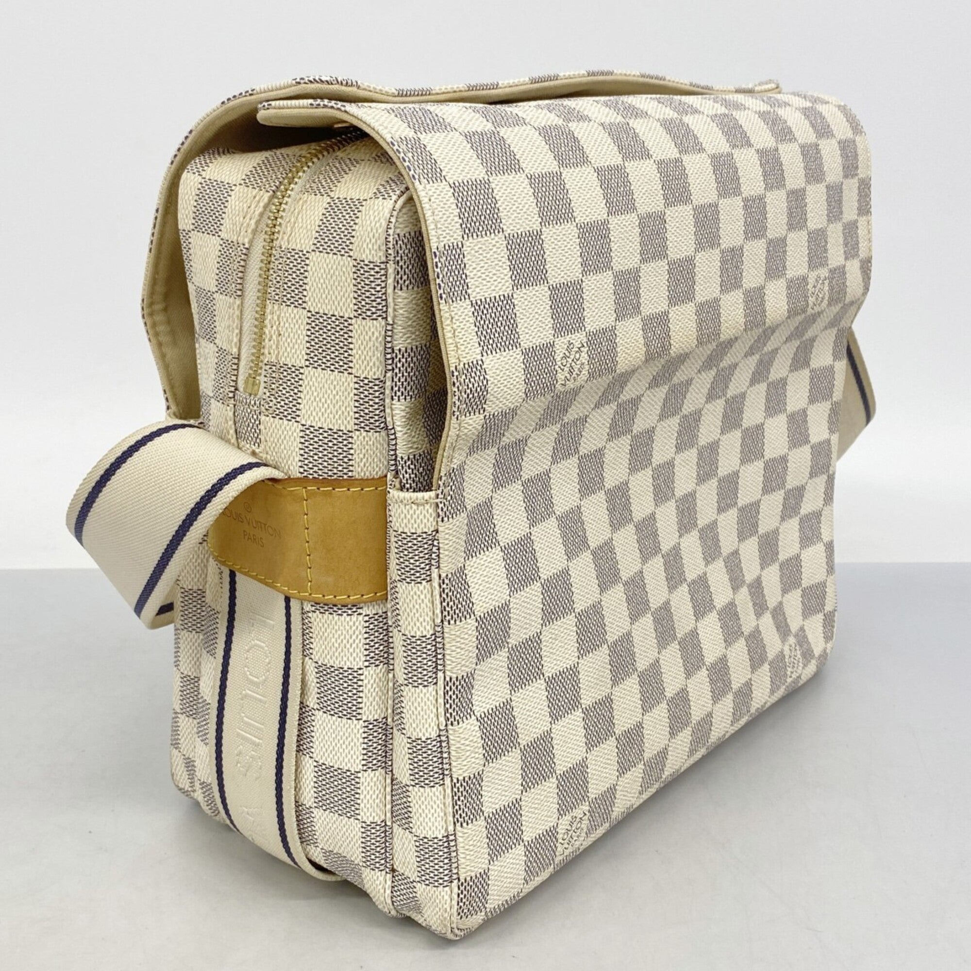 Louis Vuitton White Shoulder Bag (Pre-Owned)