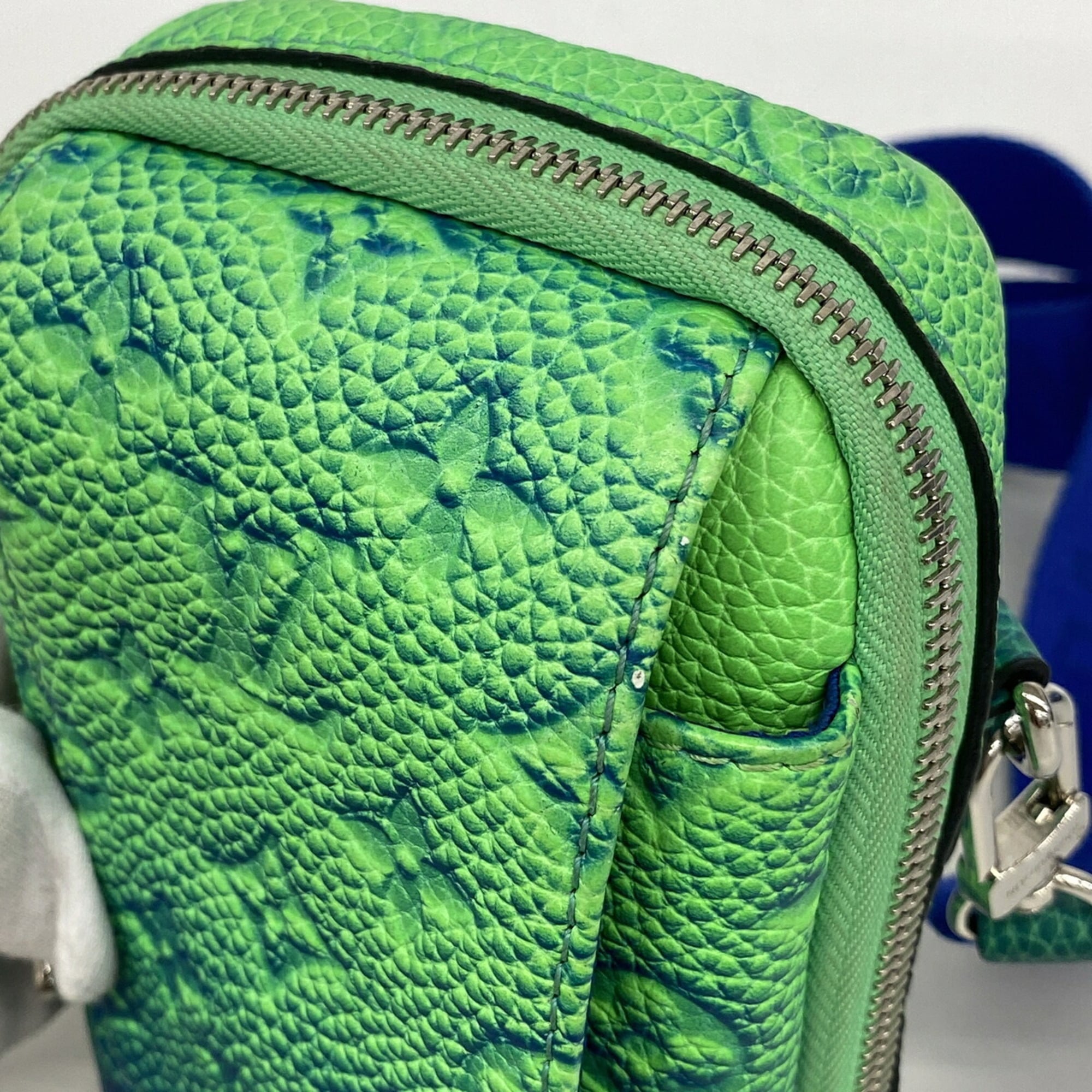 Louis Vuitton Blue Vert Shoulder Bag (Pre-Owned)