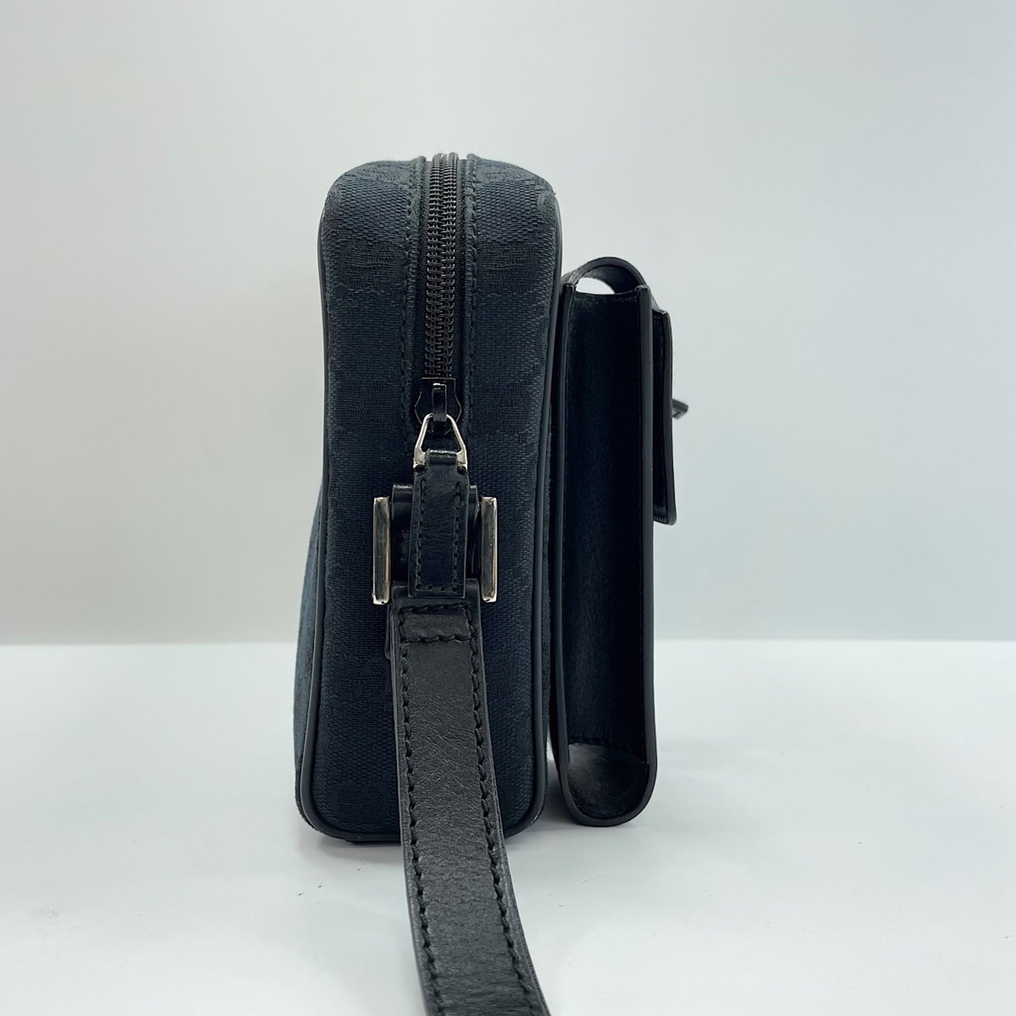 Gucci Black Clutch Bag (Pre-Owned)