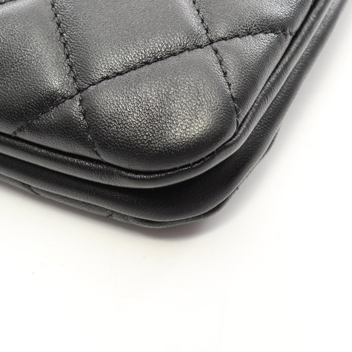 Chanel Matelasse Black Leather Shoulder Bag (Pre-Owned)