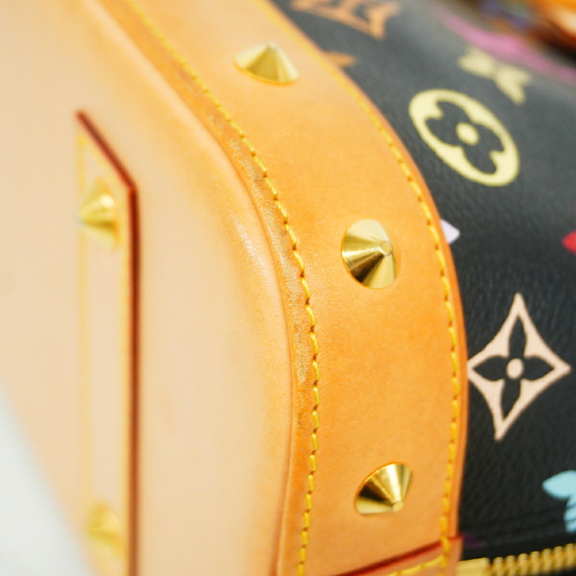 Louis Vuitton Noir Handbag (Pre-Owned)