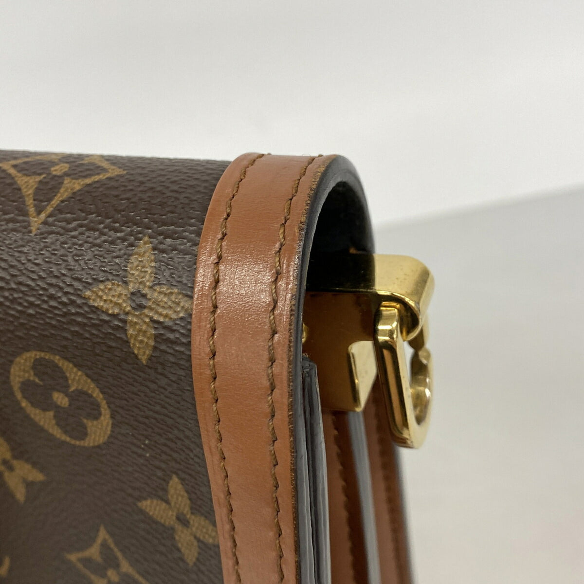 Louis Vuitton Brown Shoulder Bag (Pre-Owned)