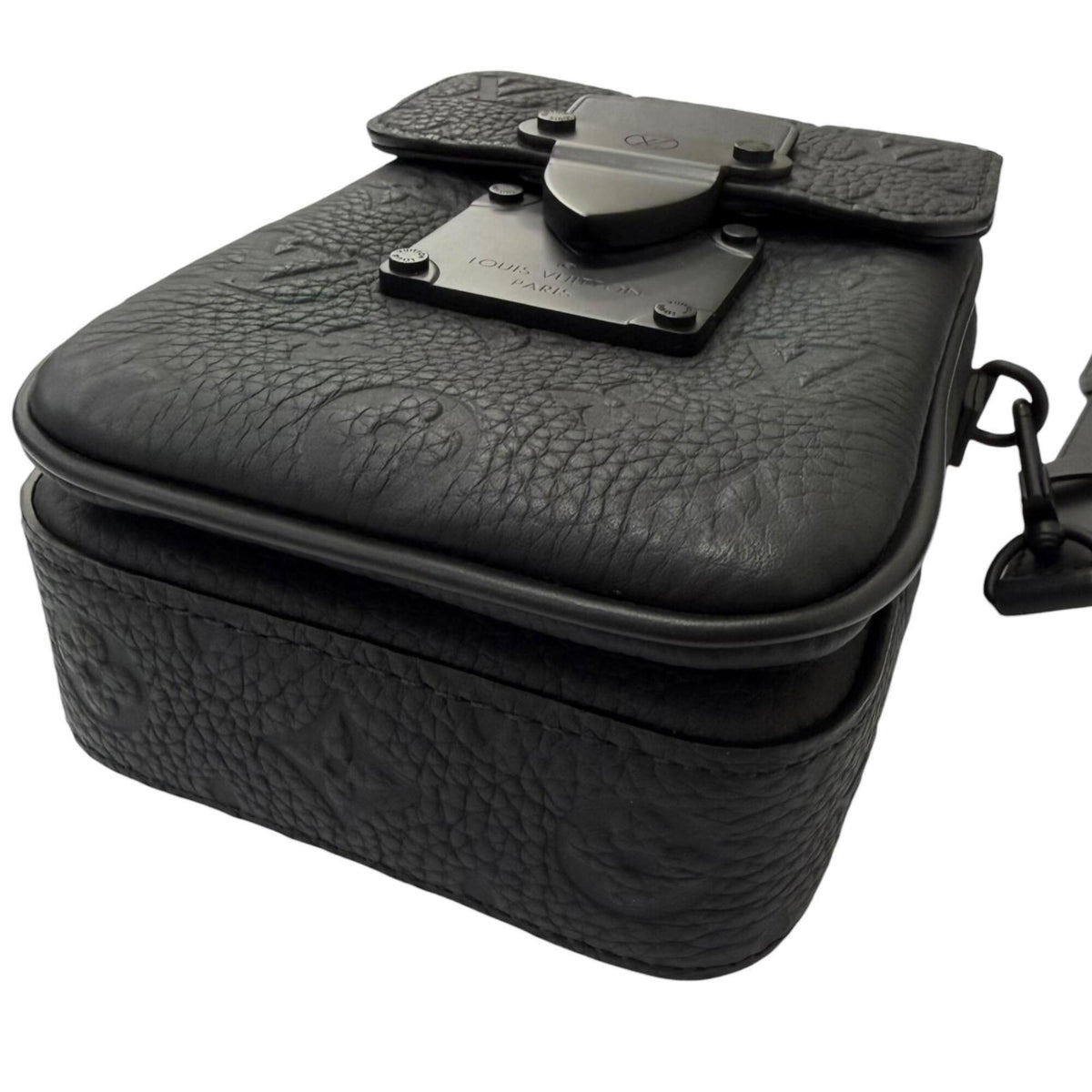 Louis Vuitton Black Leather Shoulder Bag (Pre-Owned)