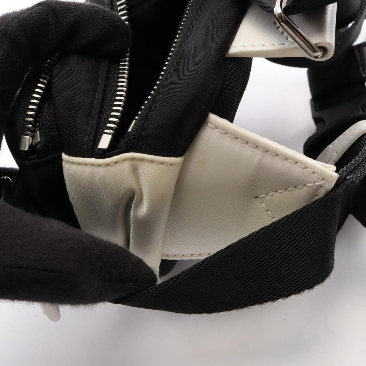 Burberry Black Red Color White Nylon Leather Fanny Pack Handbag (Pre-Owned)