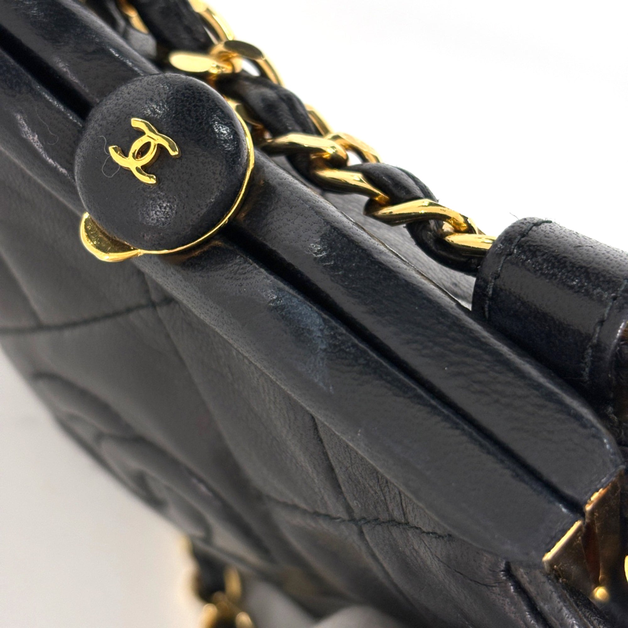 Chanel Black Leather Shoulder Bag (Pre-Owned)