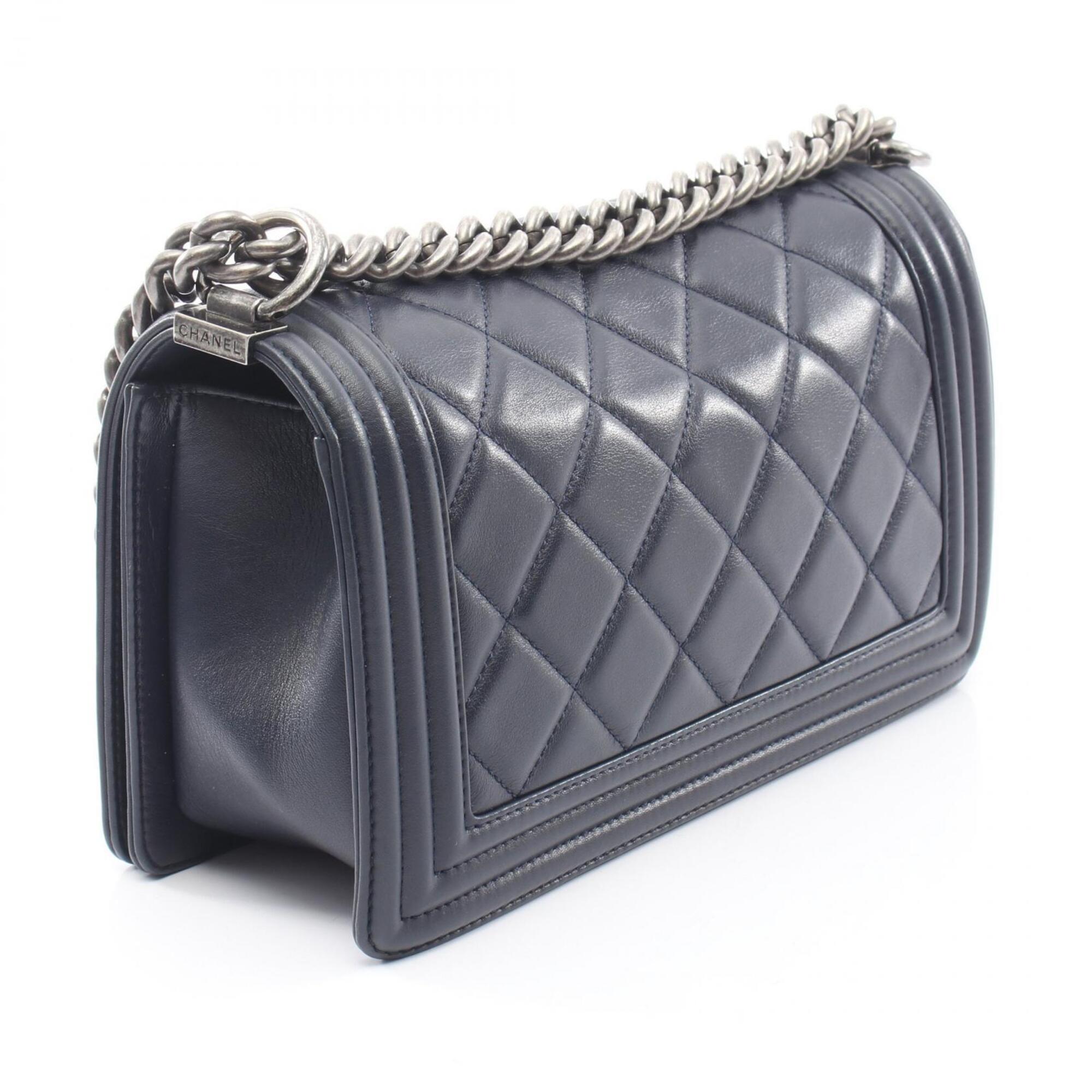 Chanel Boy Chanel Navy Leather Handbag Shoulder Bag (Pre-Owned)