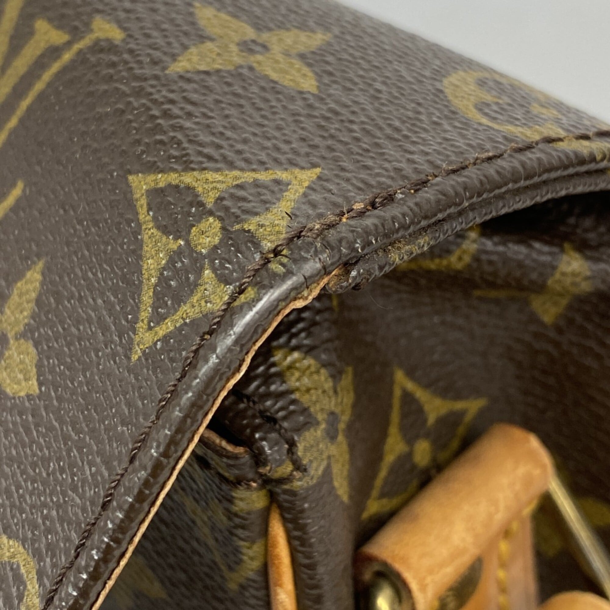 Louis Vuitton Brown Shoulder Bag (Pre-Owned)