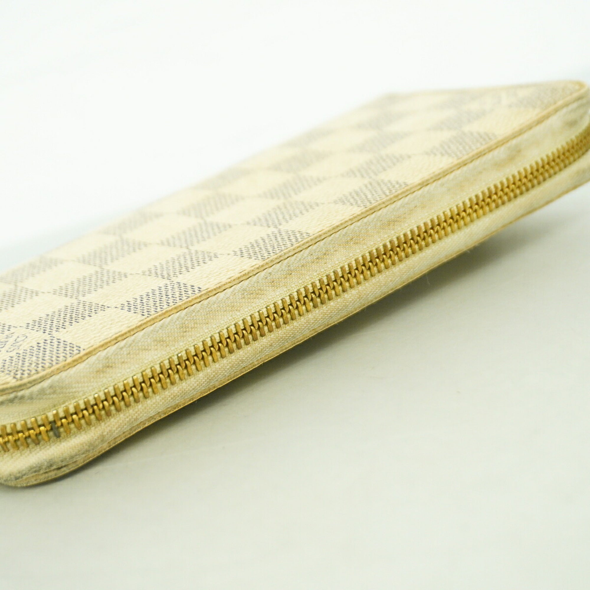 Louis Vuitton White Long Wallet (Bi-Fold) (Pre-Owned)